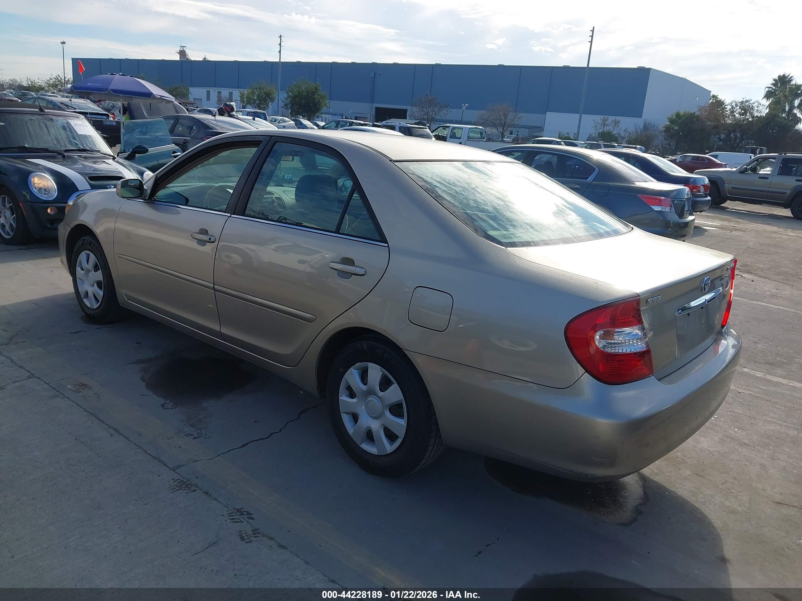 TOYOTA CAMRY image 3