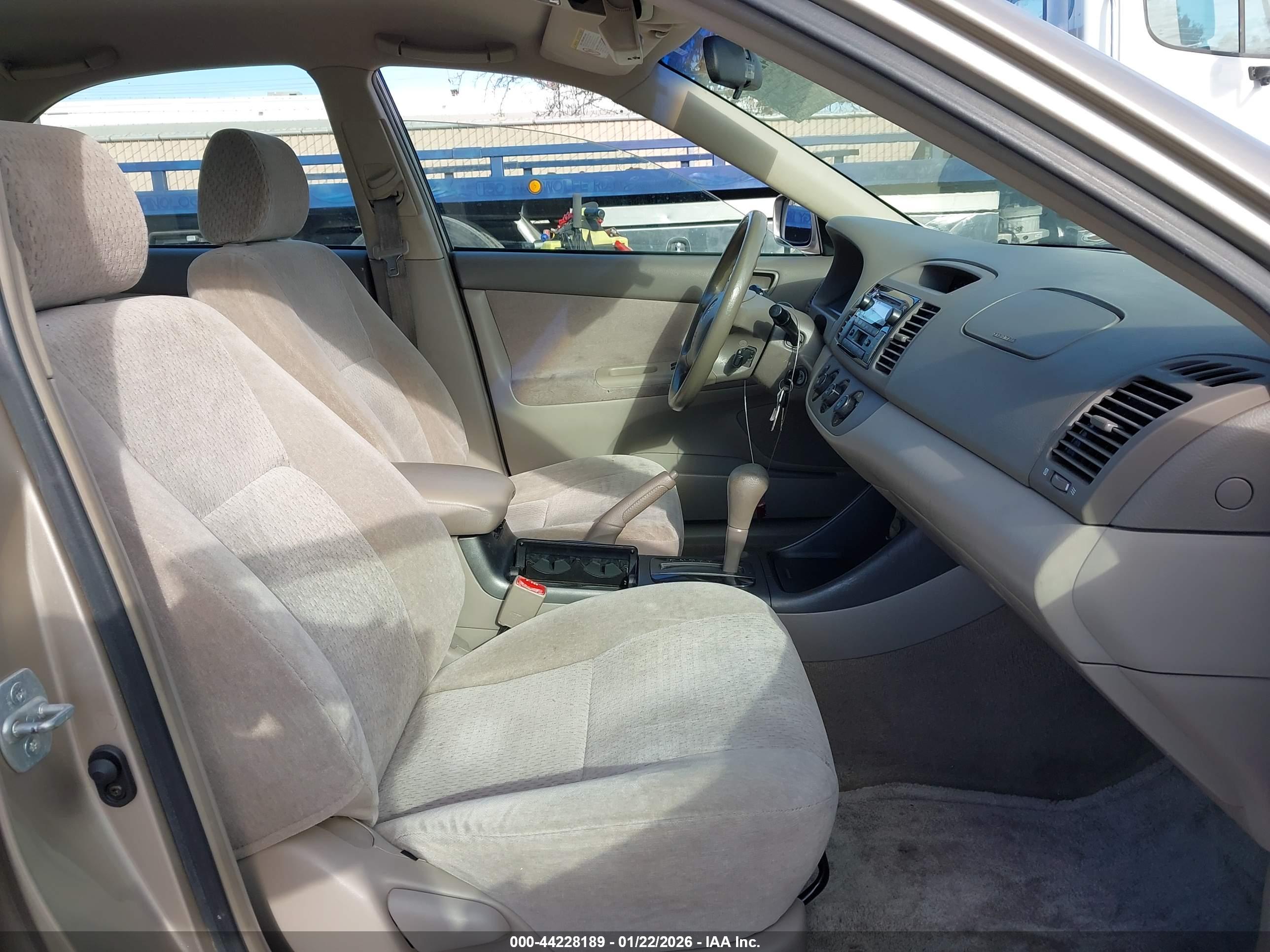 TOYOTA CAMRY image 5
