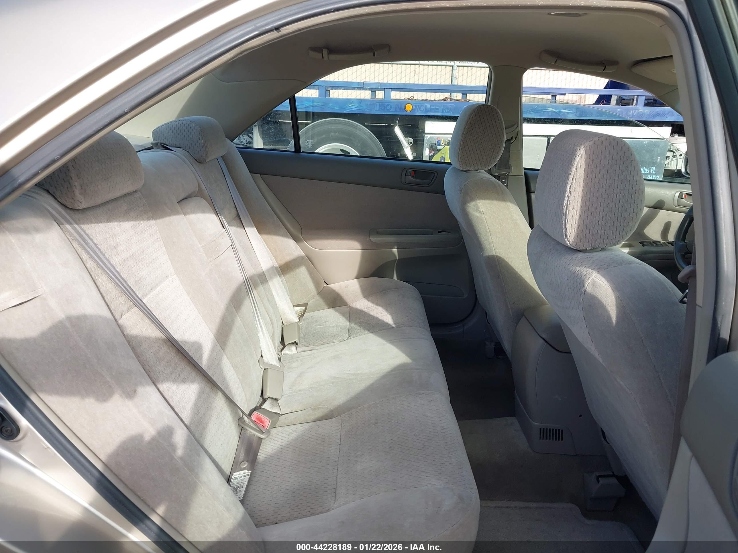 TOYOTA CAMRY image 8