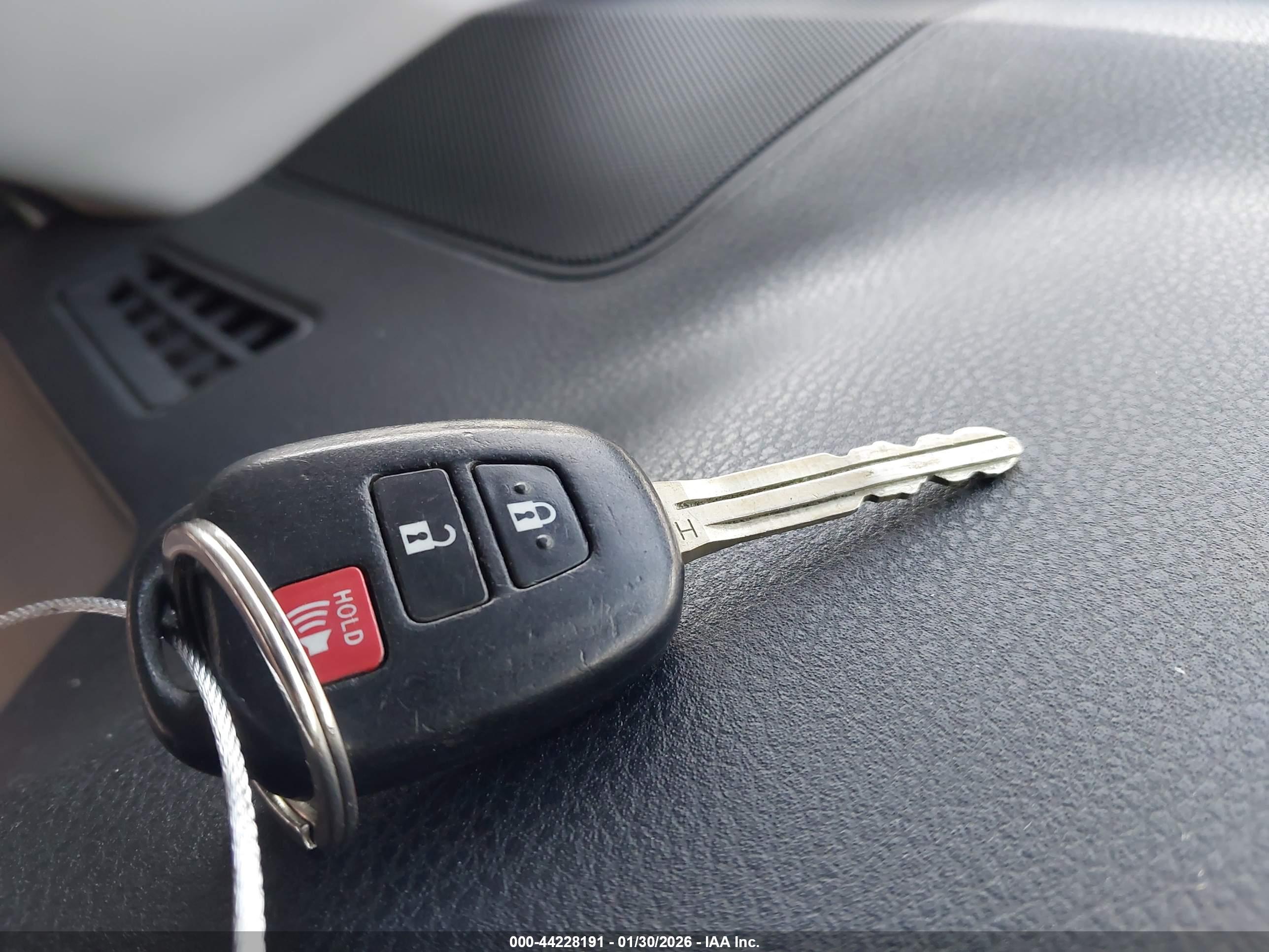 TOYOTA RAV4 image 11