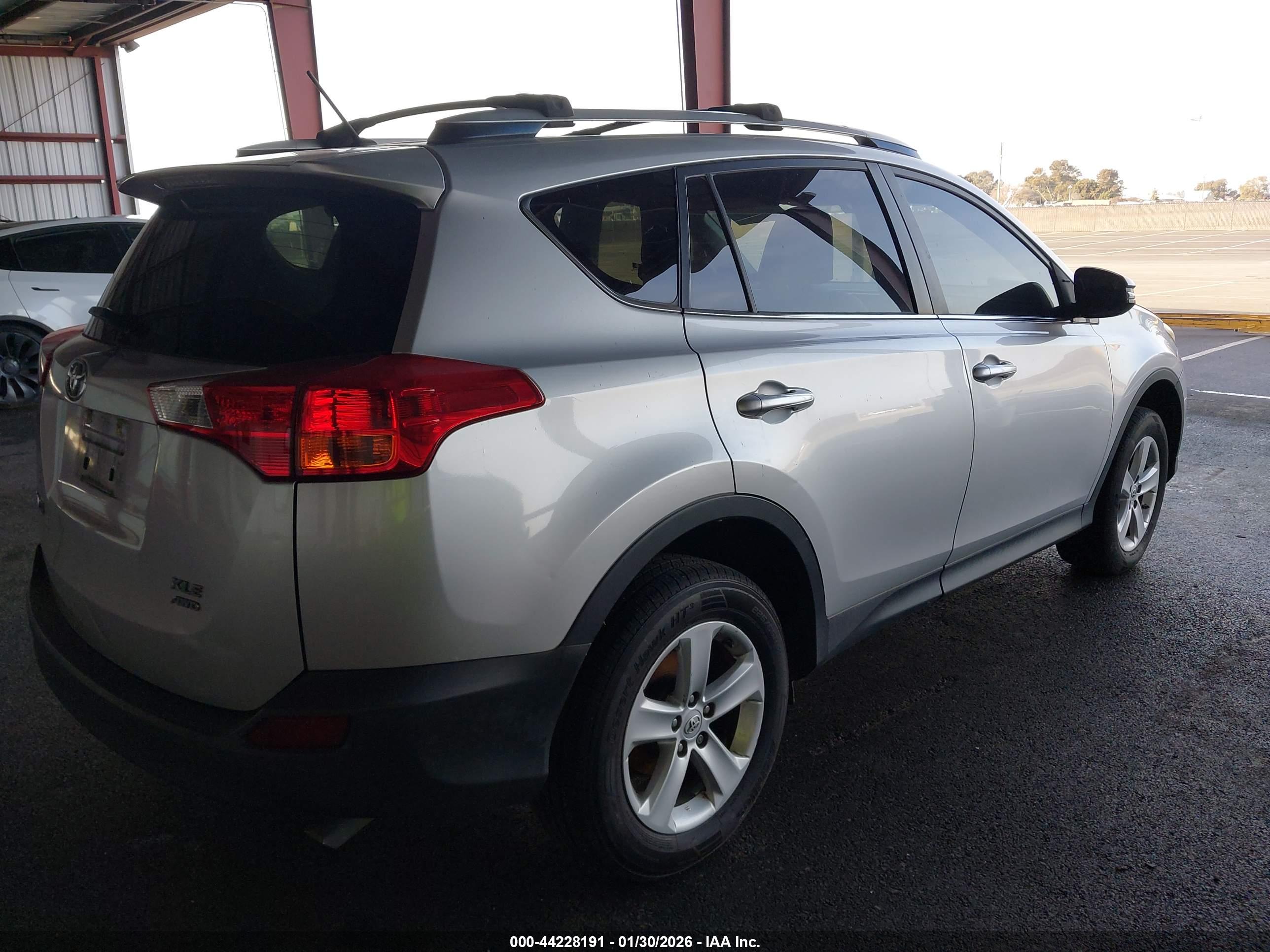 TOYOTA RAV4 image 4