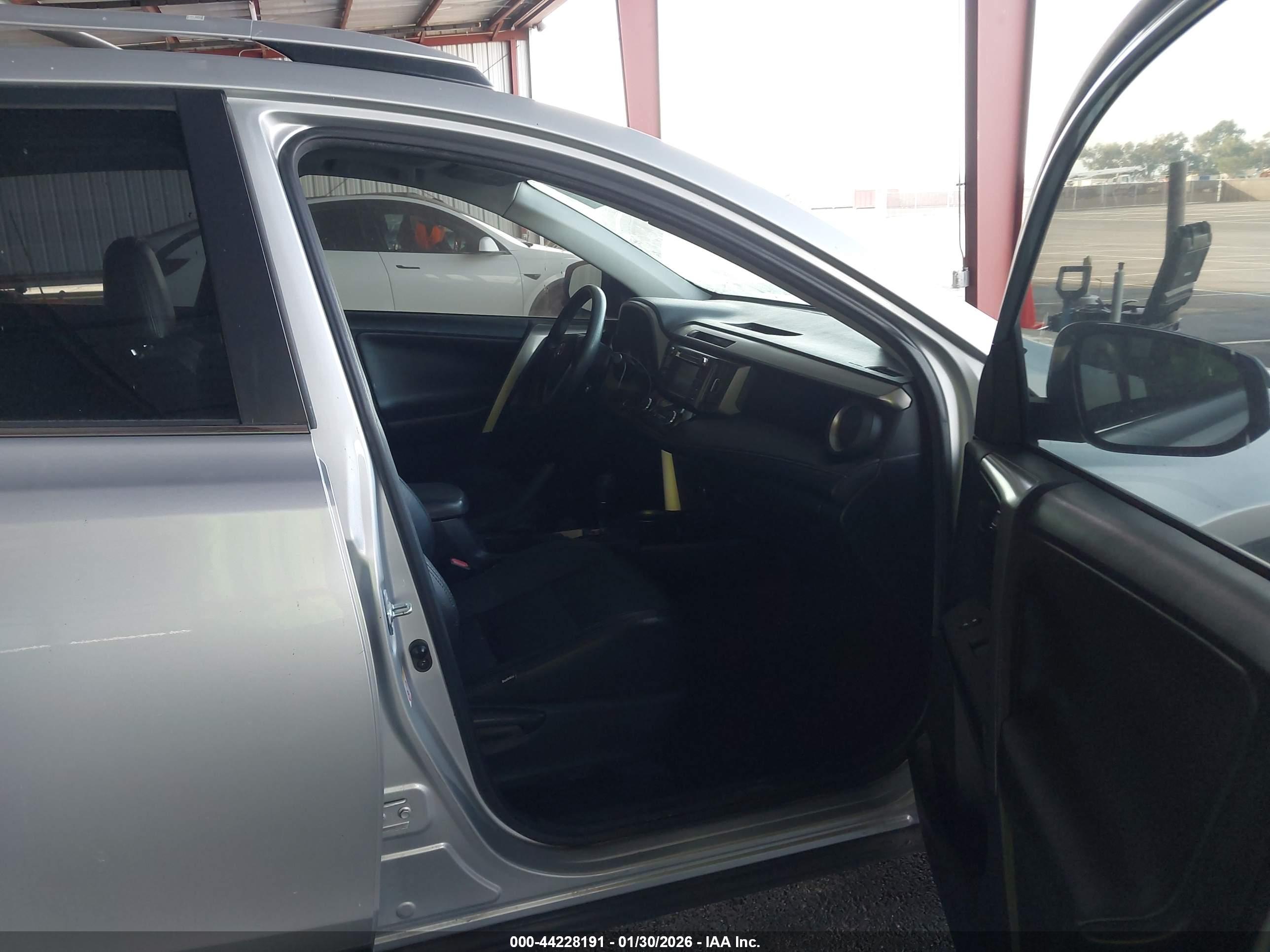 TOYOTA RAV4 image 5