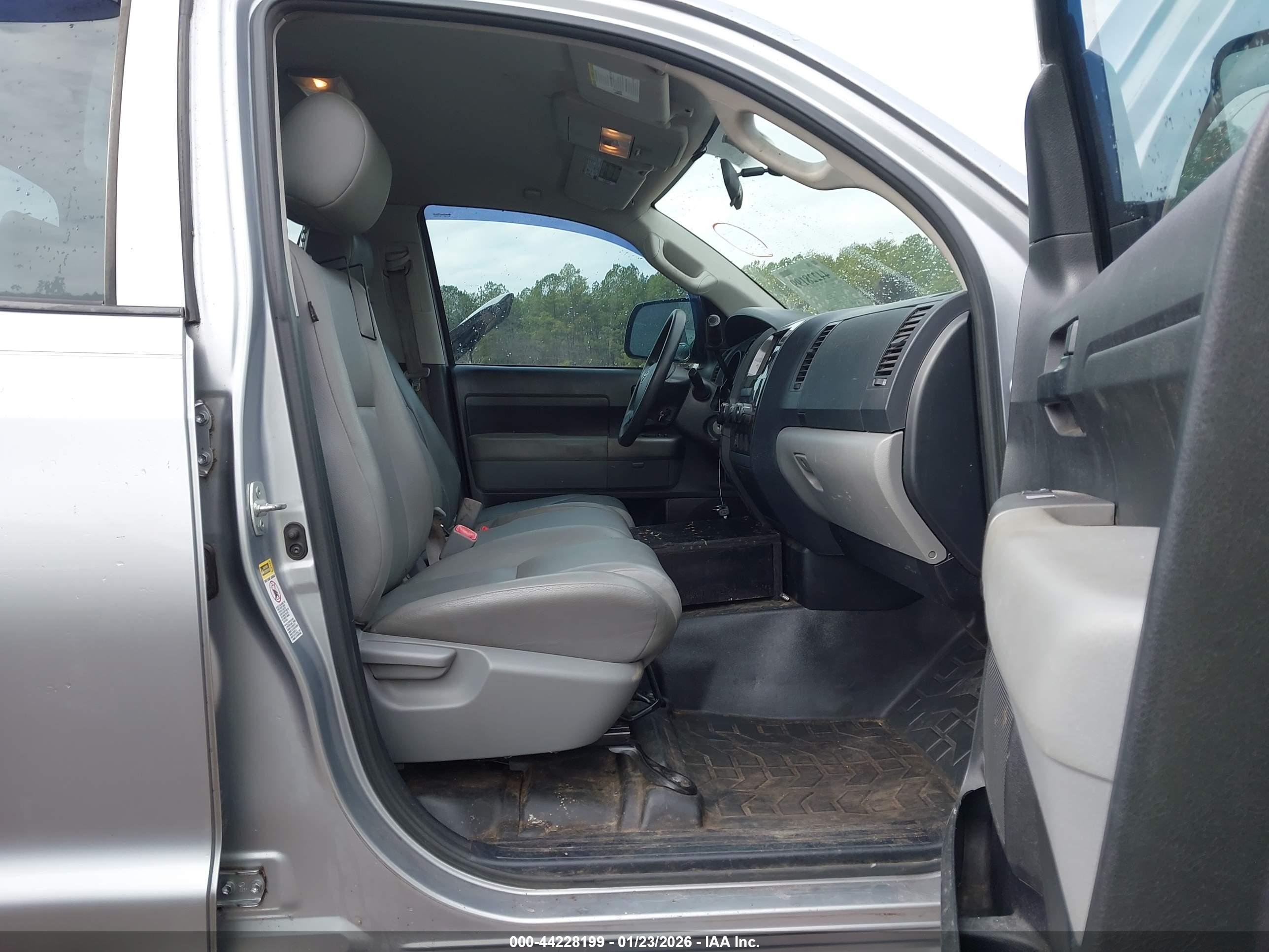 TOYOTA TUNDRA image 5