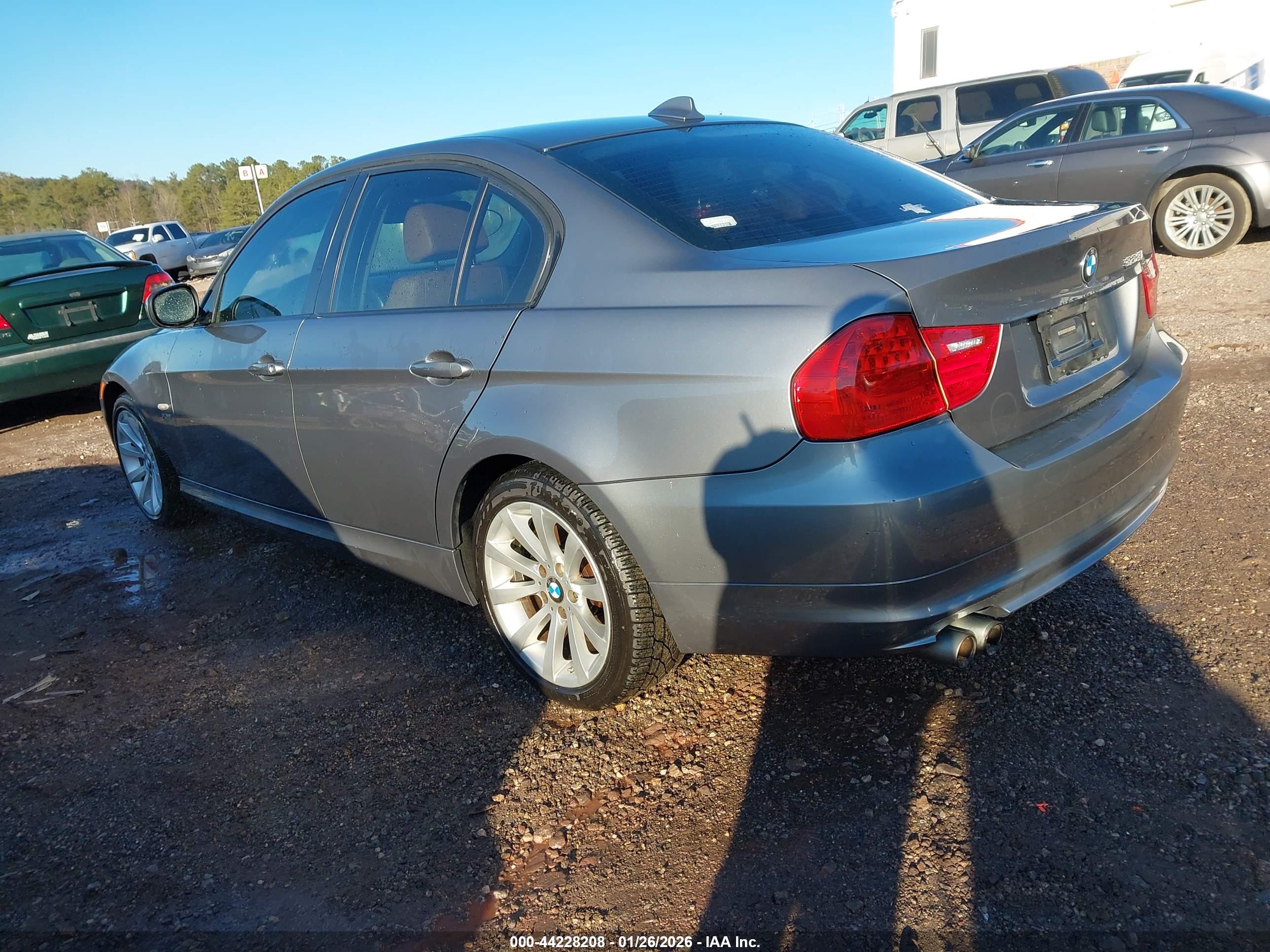 BMW 328I image 3