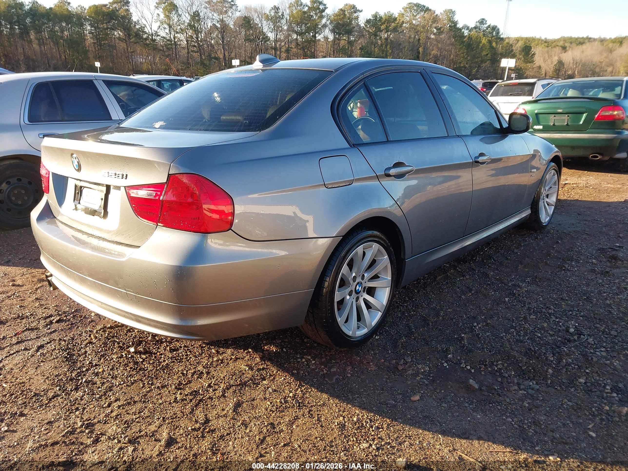 BMW 328I image 4