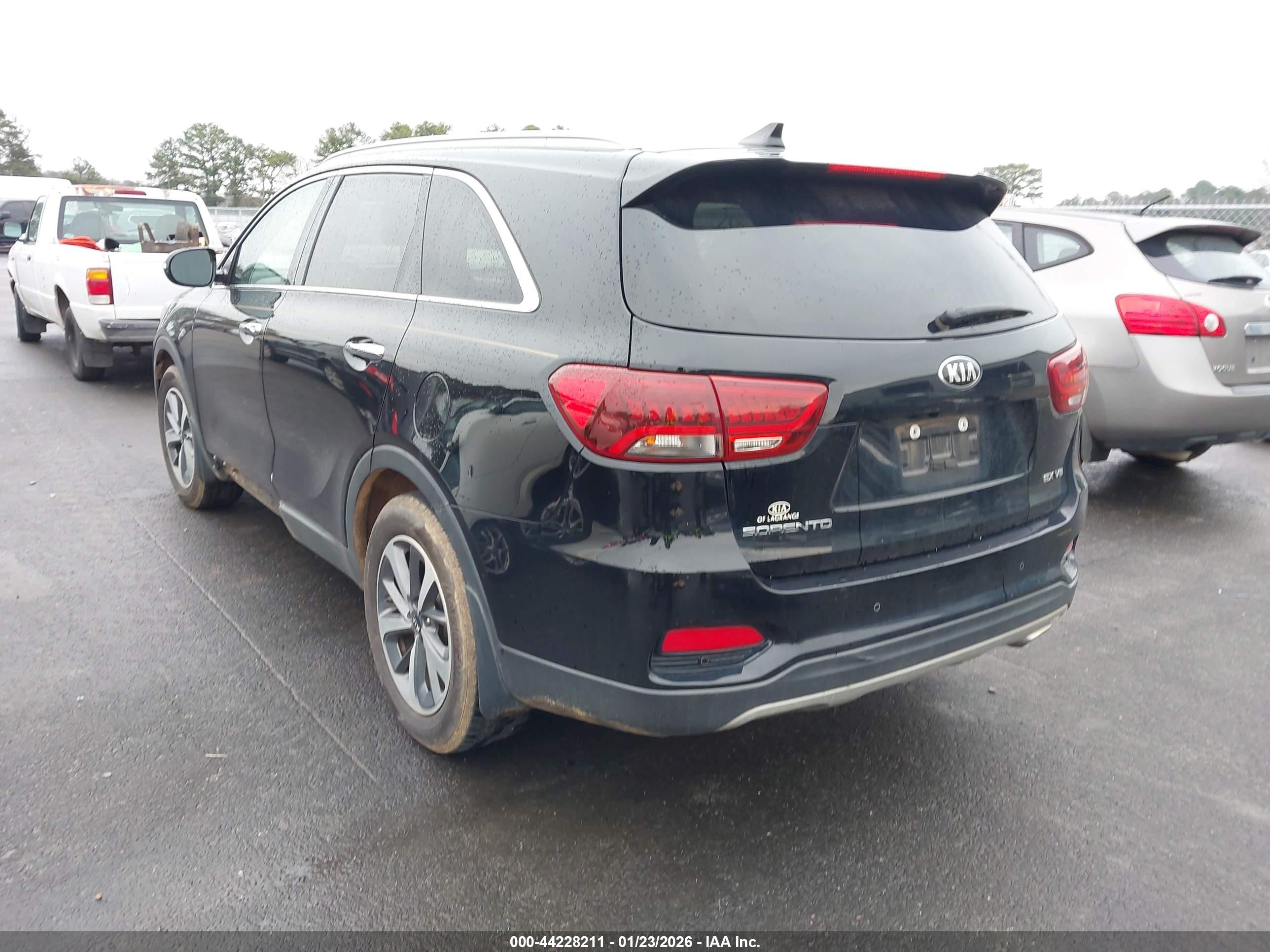 KIA SORENTO image 3