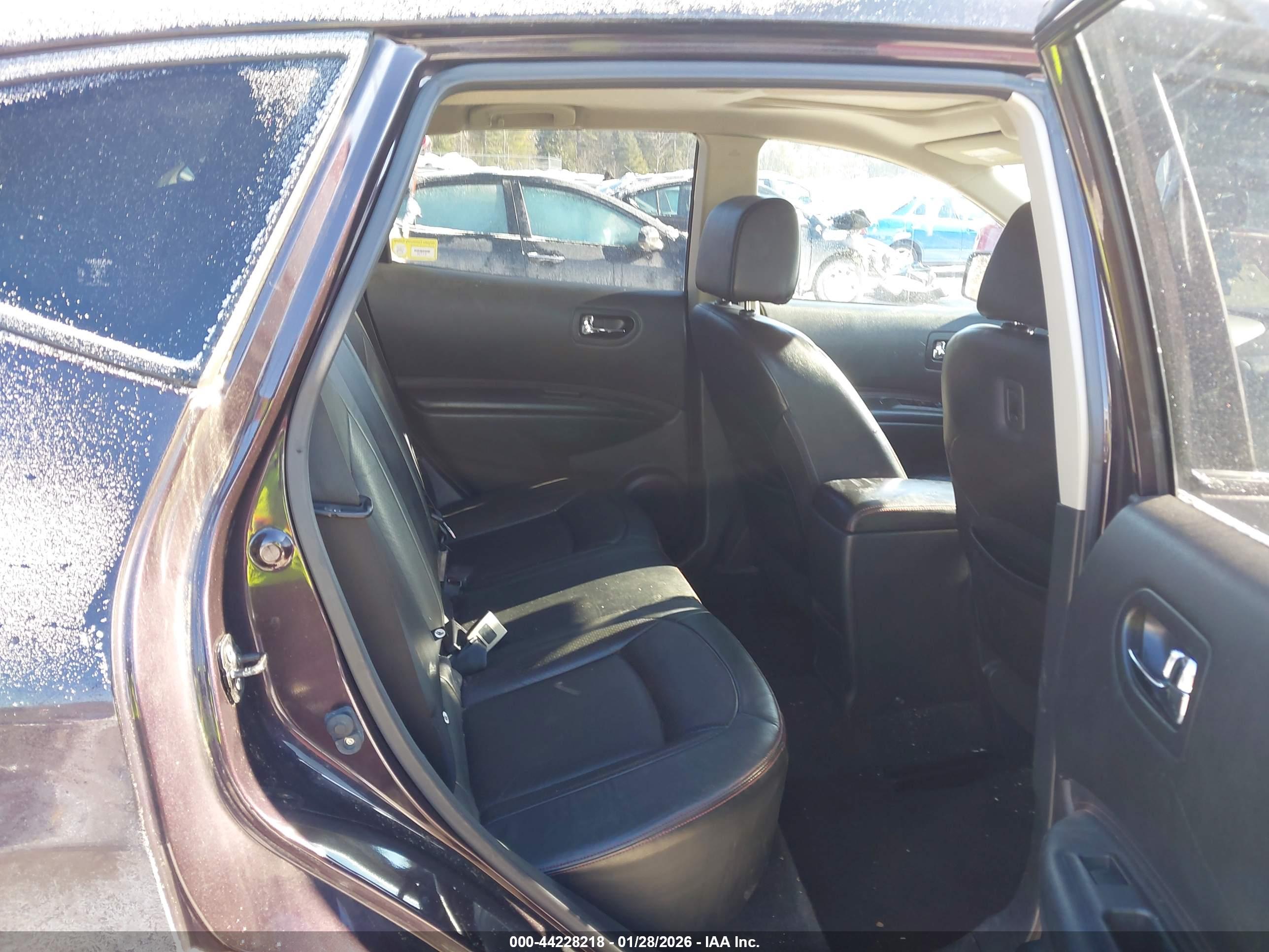 NISSAN ROGUE image 8