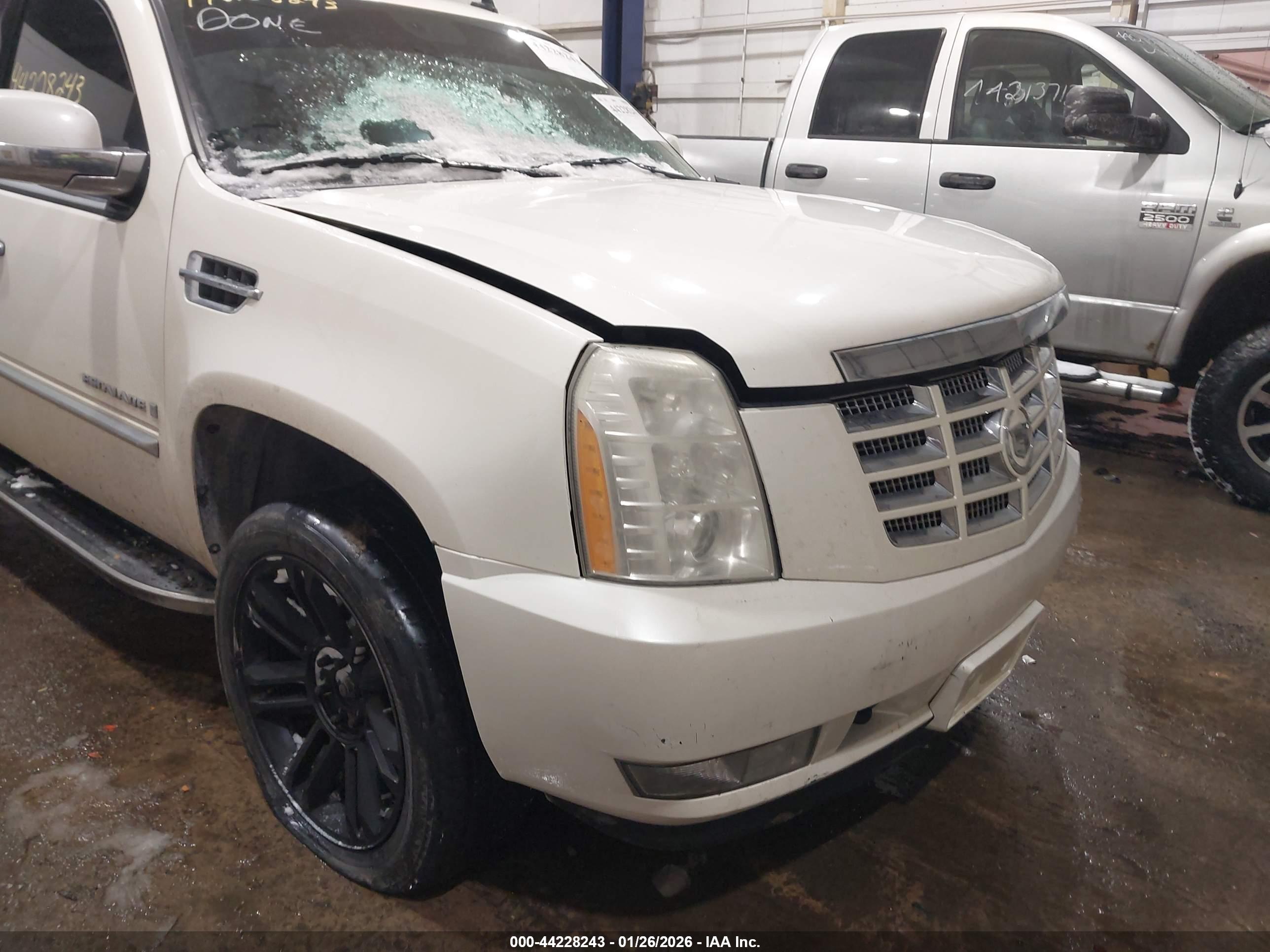 CADILLAC ESCALADE image 6