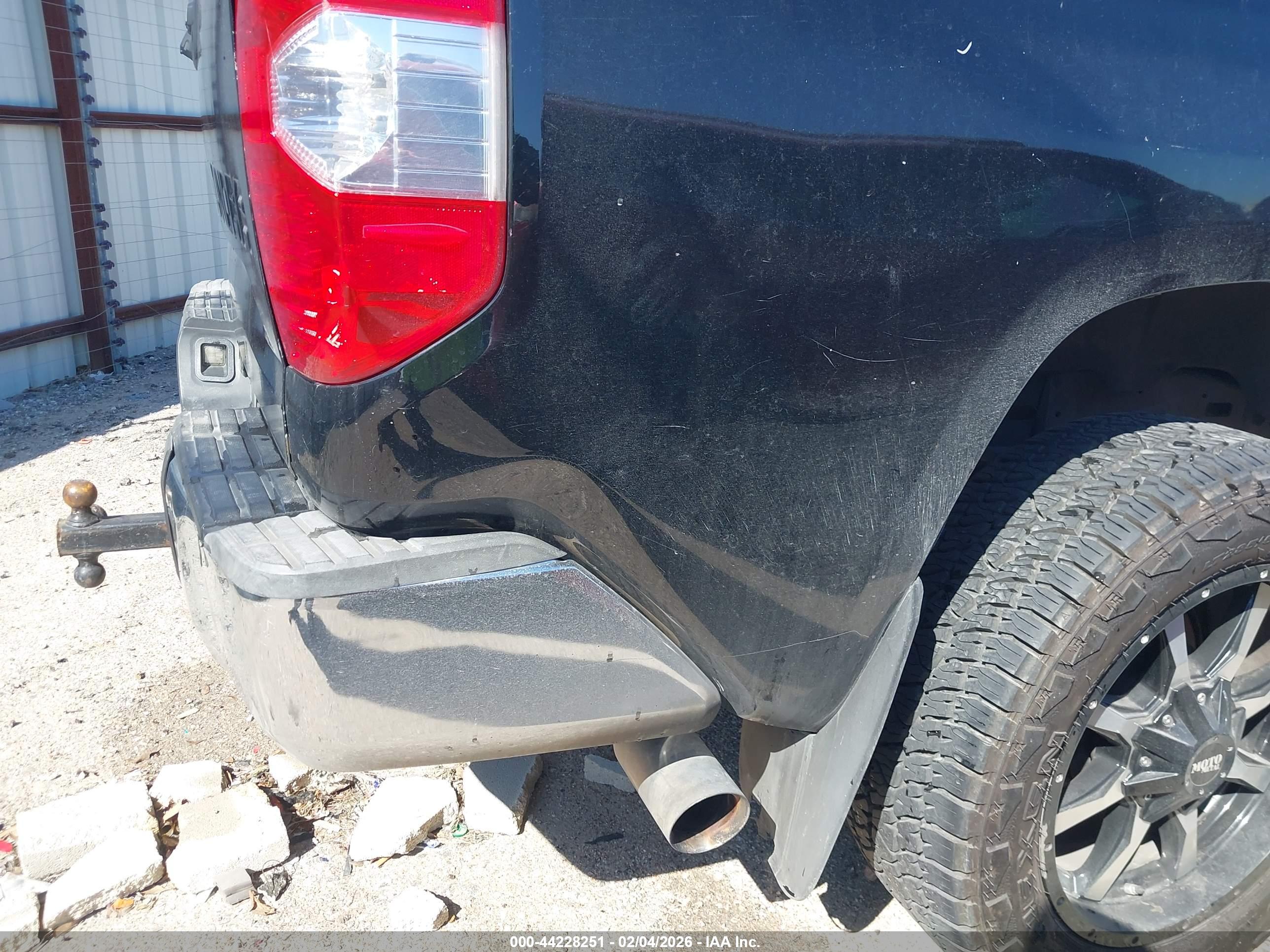 TOYOTA TUNDRA image 6