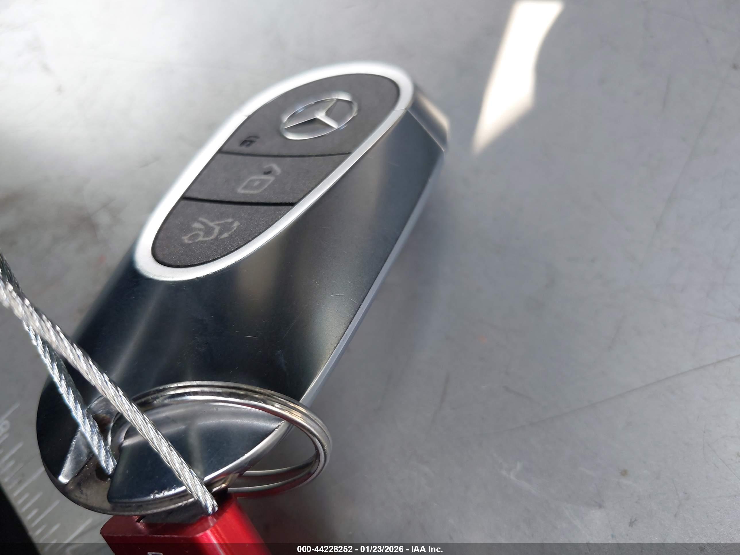 MERCEDES-BENZ C image 11