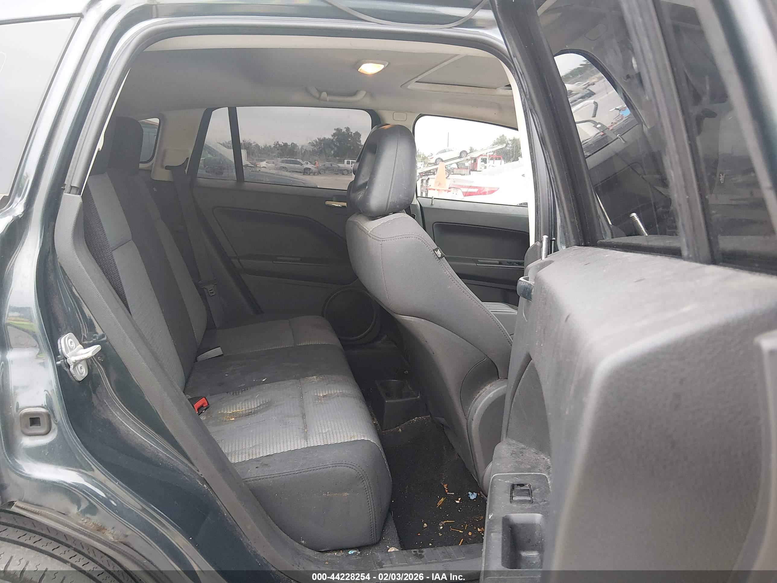 DODGE CALIBER image 8