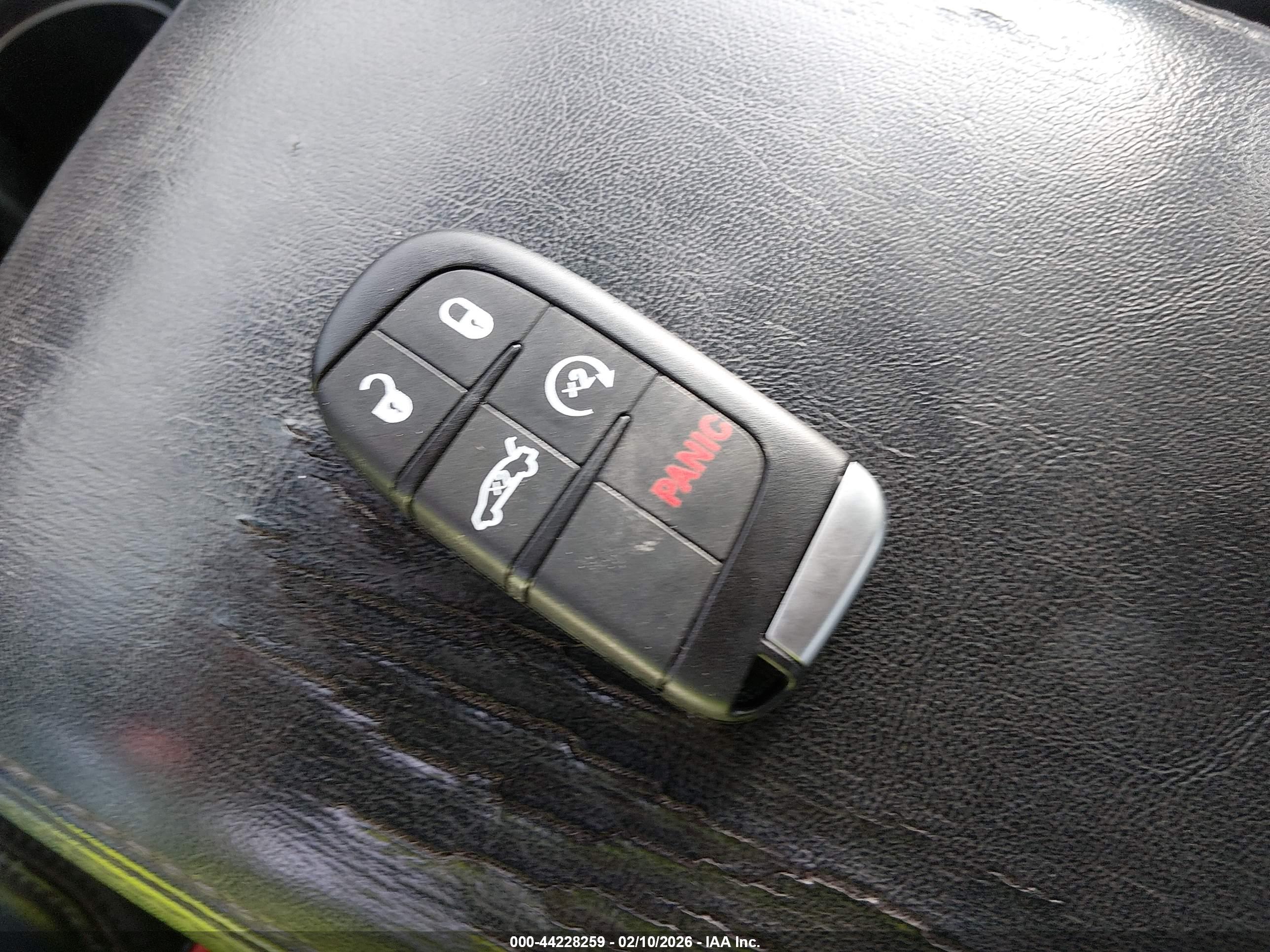 CHRYSLER 300 image 11