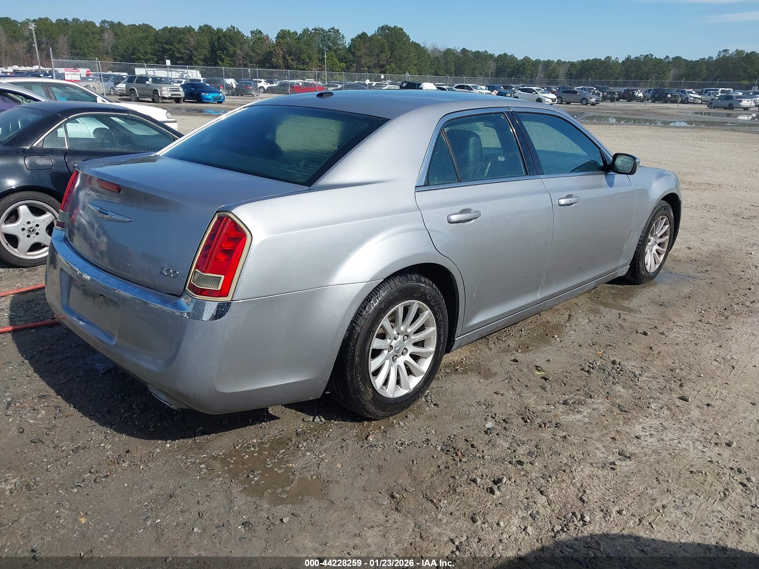 CHRYSLER 300 image 4