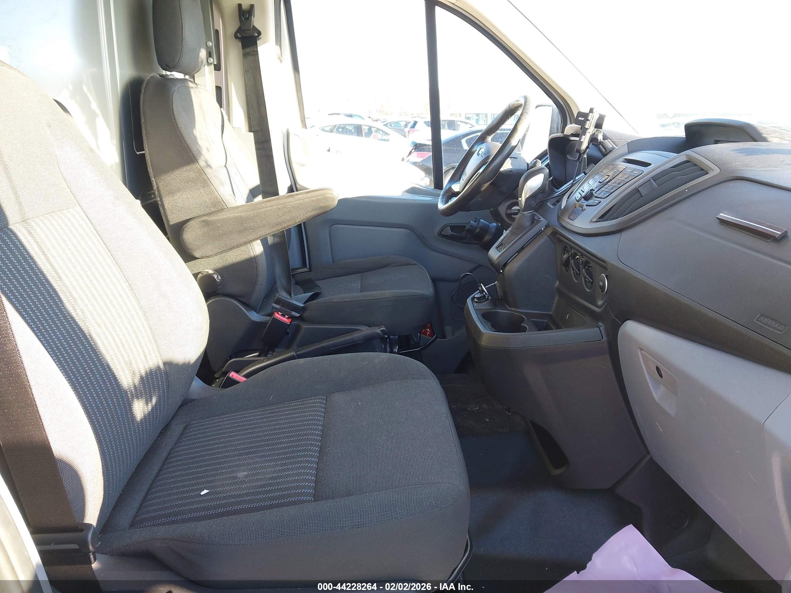 FORD TRANSIT-150 image 5