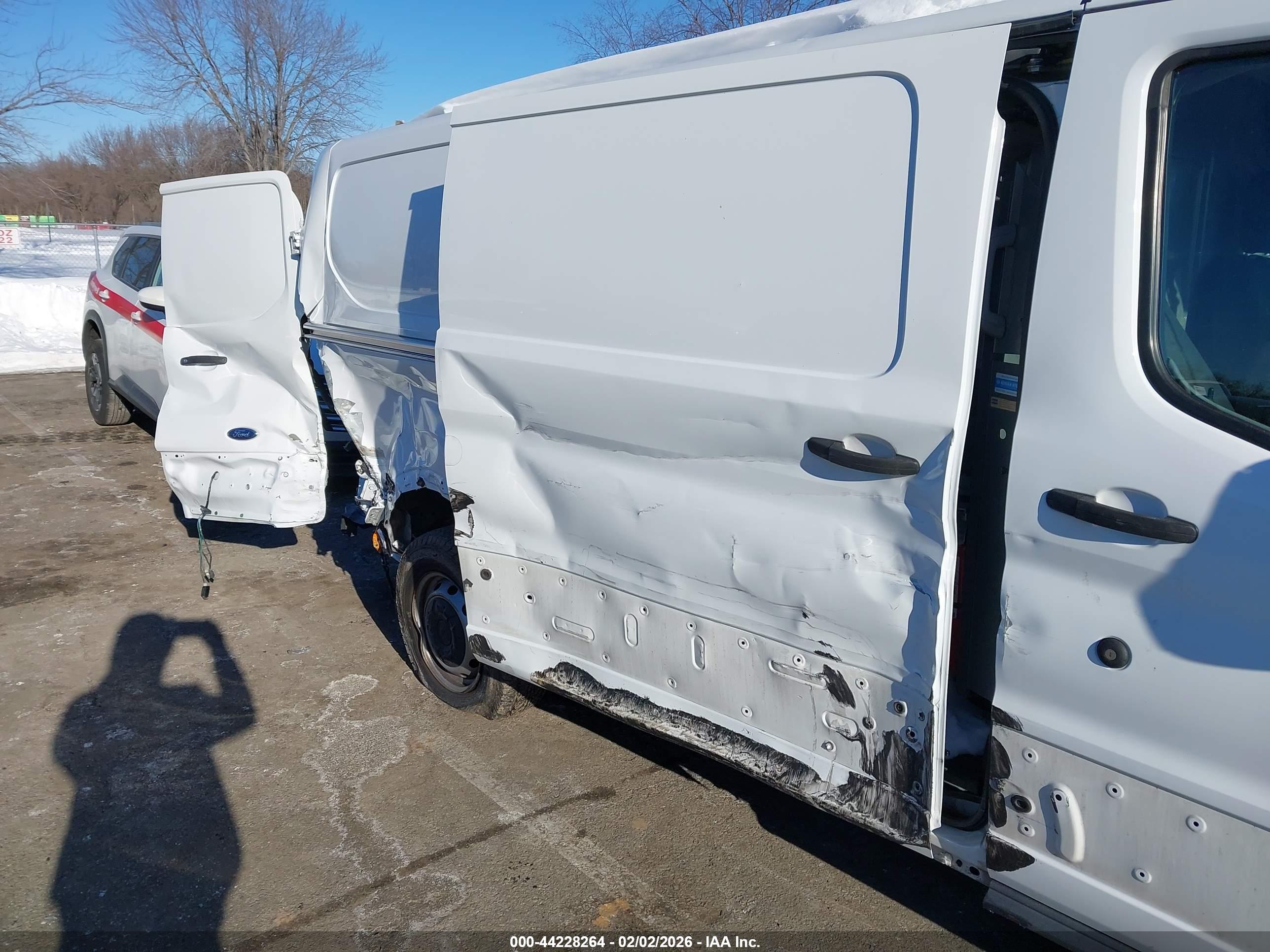 FORD TRANSIT-150 image 6