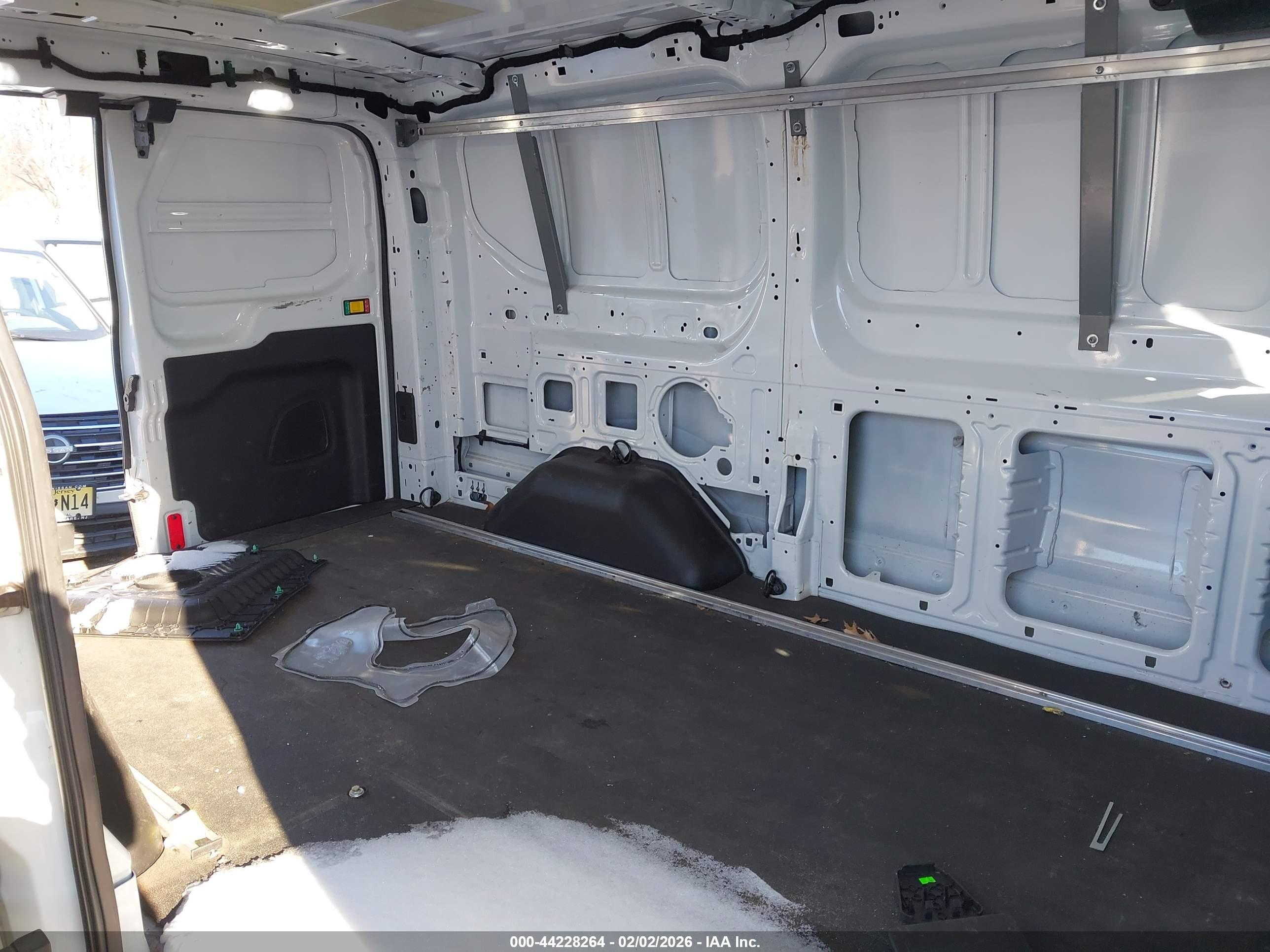 FORD TRANSIT-150 image 8