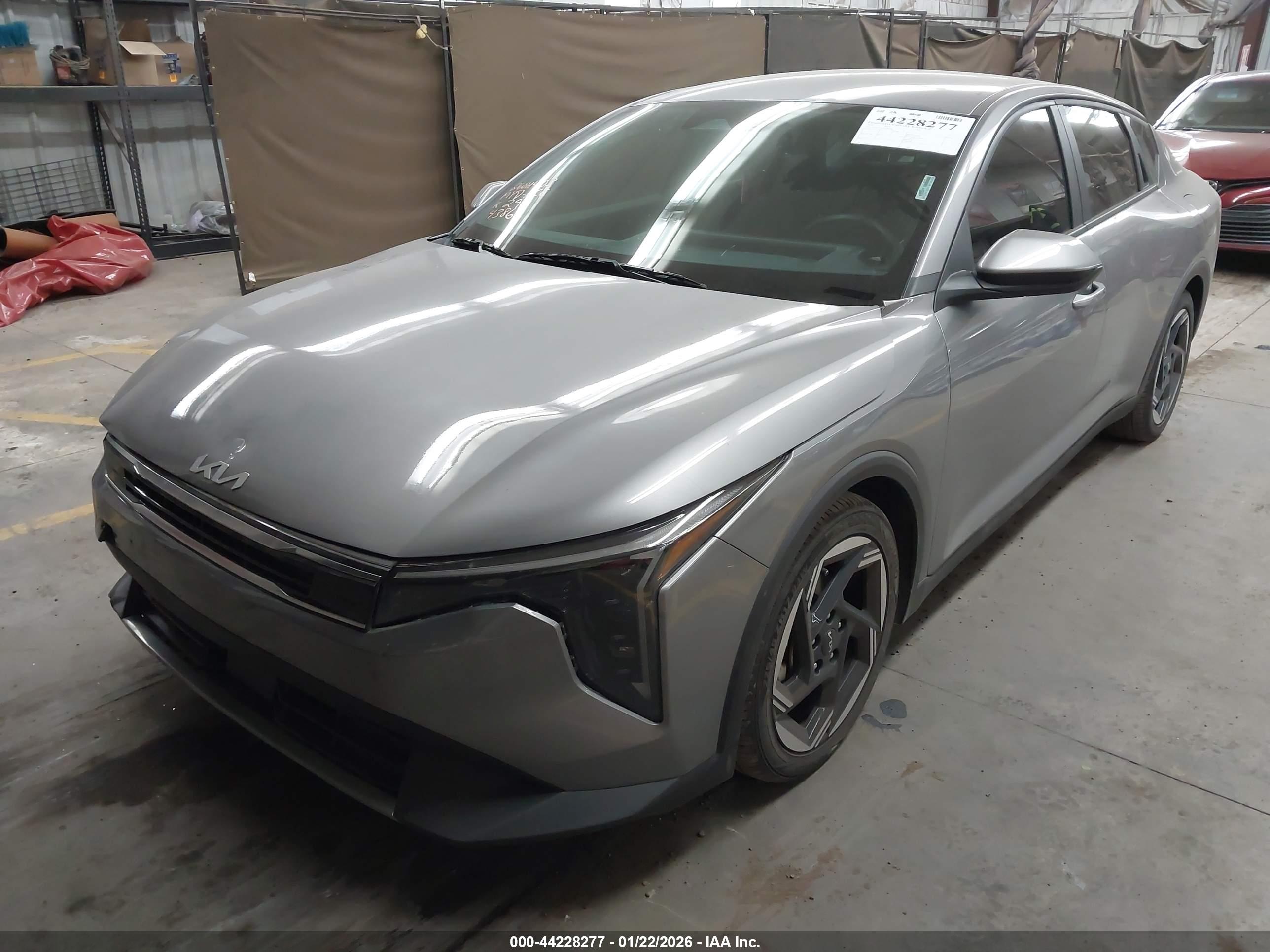 KIA K4 image 2