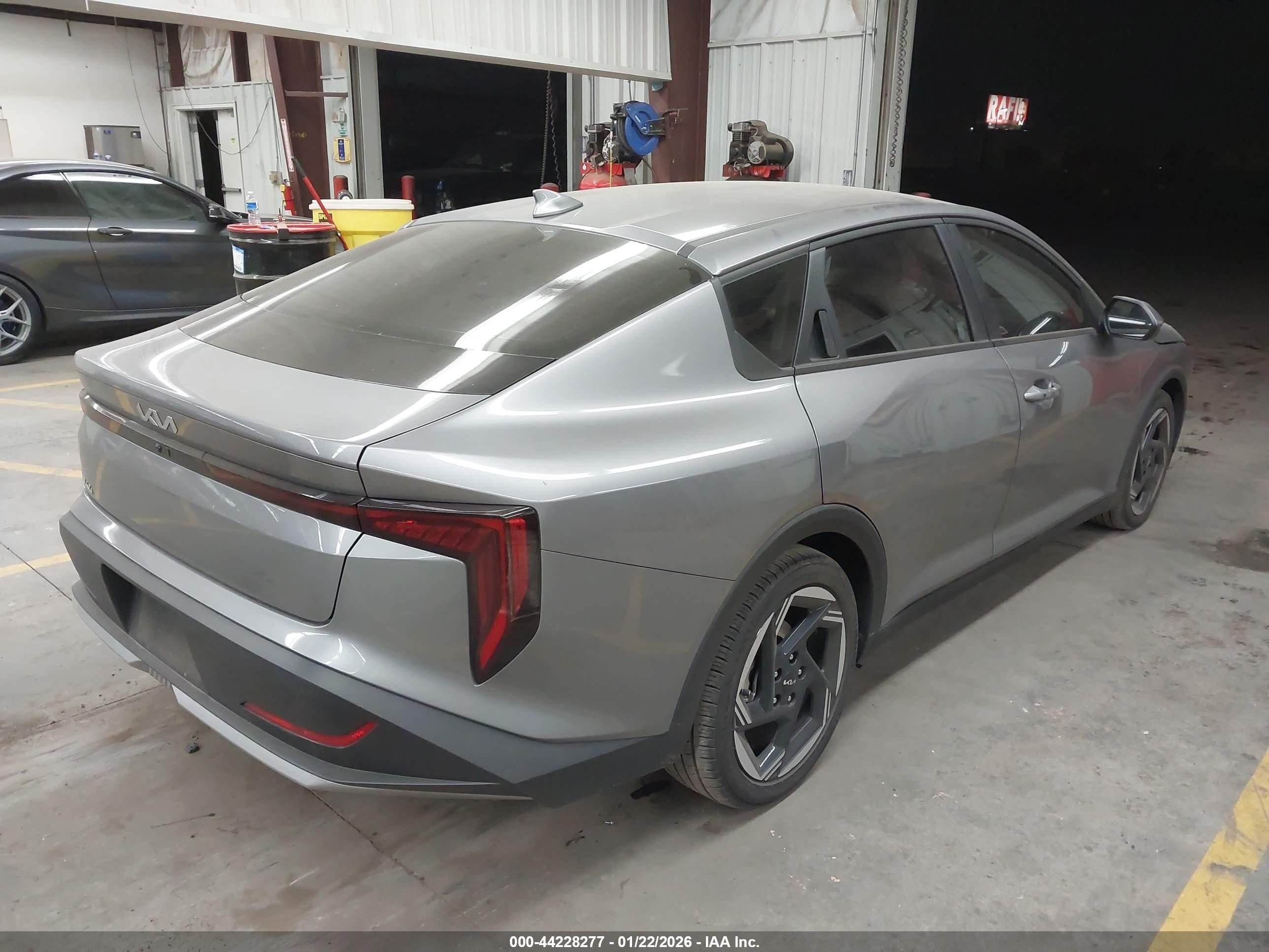 KIA K4 image 4