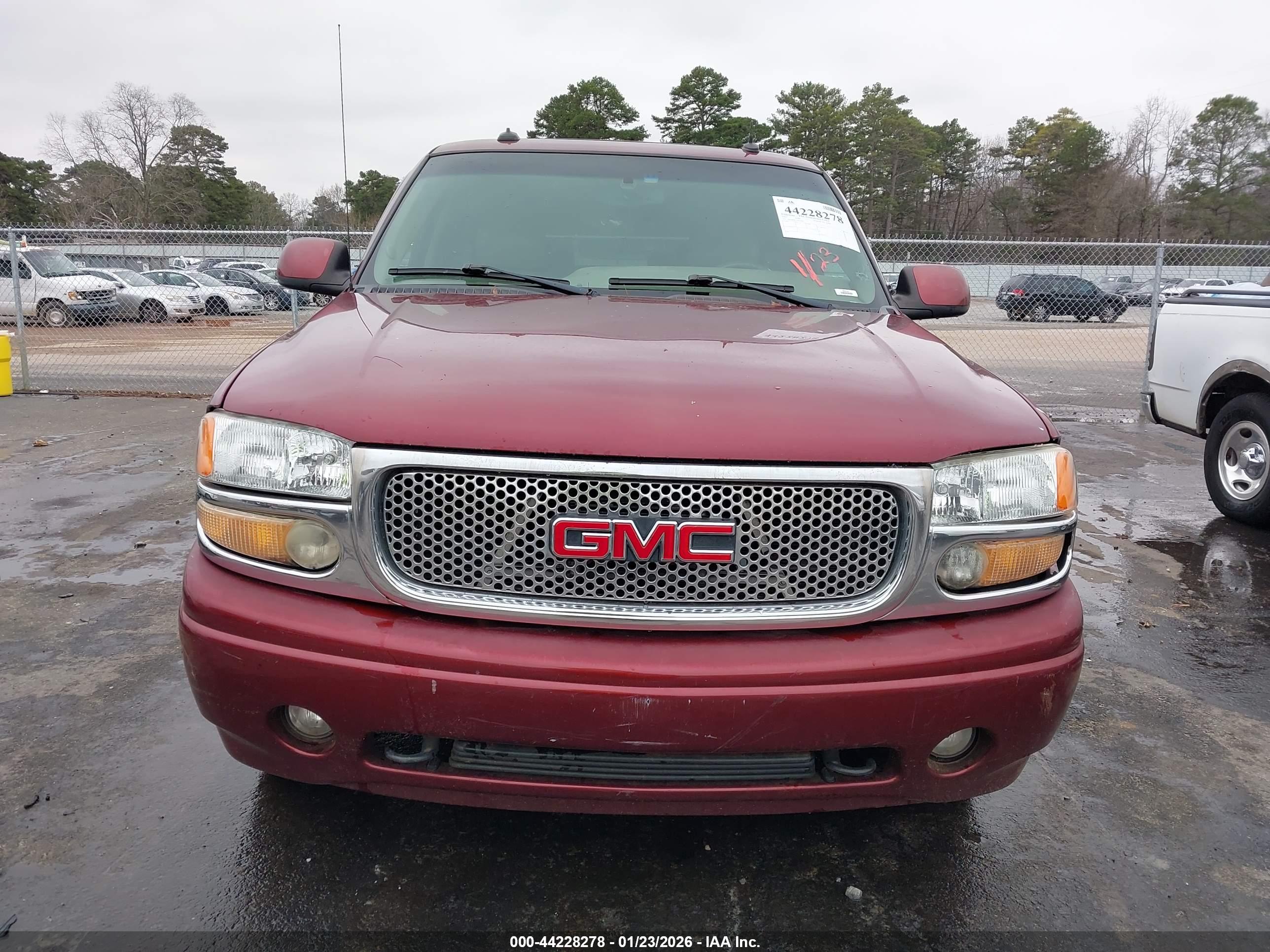 GMC YUKON image 10
