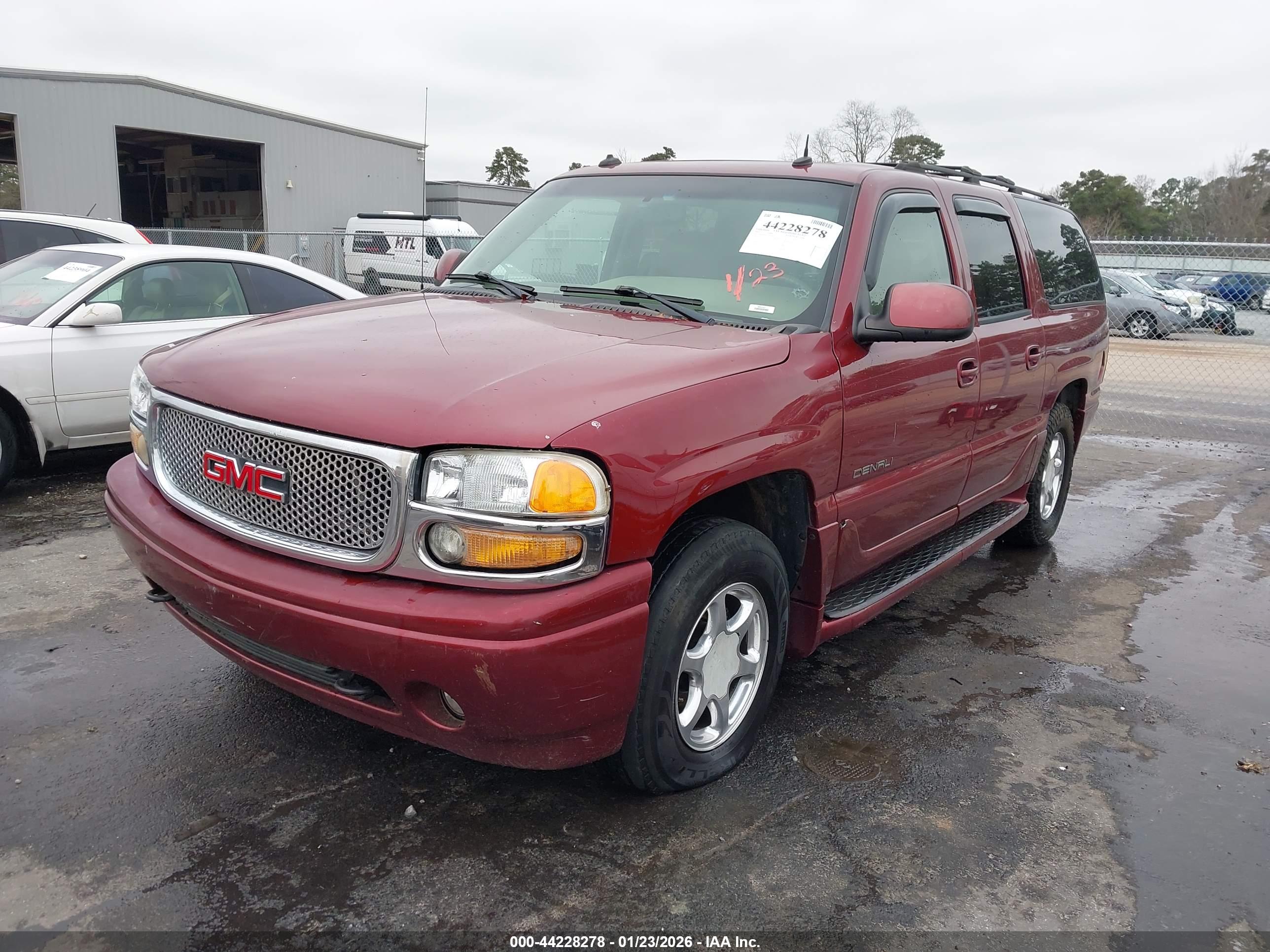 GMC YUKON image 2