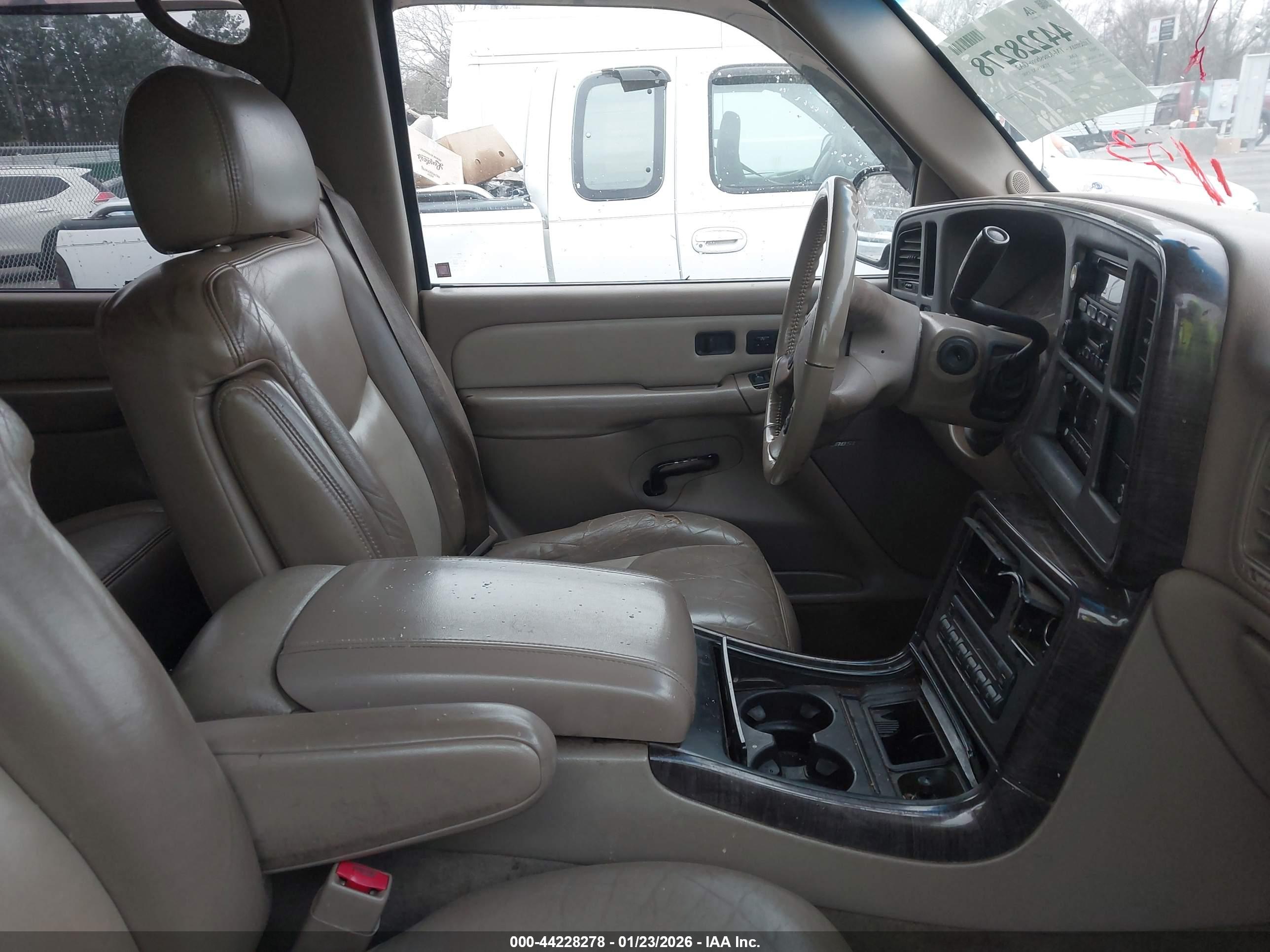 GMC YUKON image 5