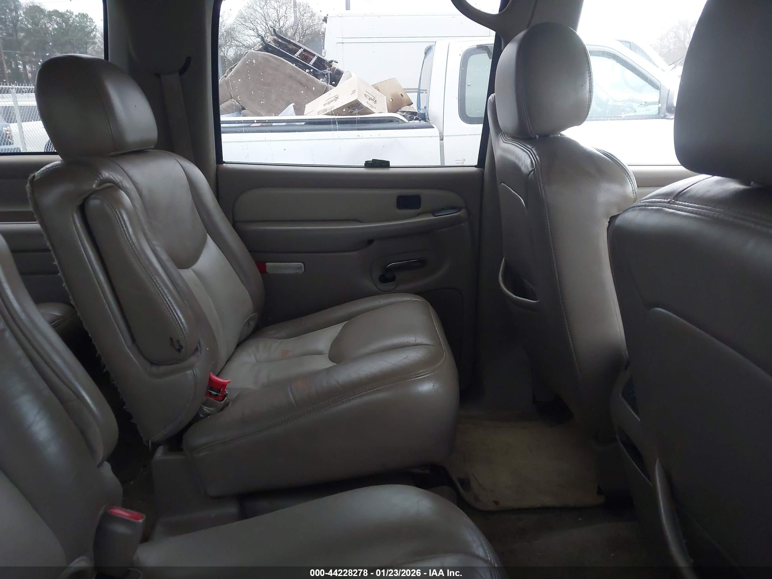 GMC YUKON image 8