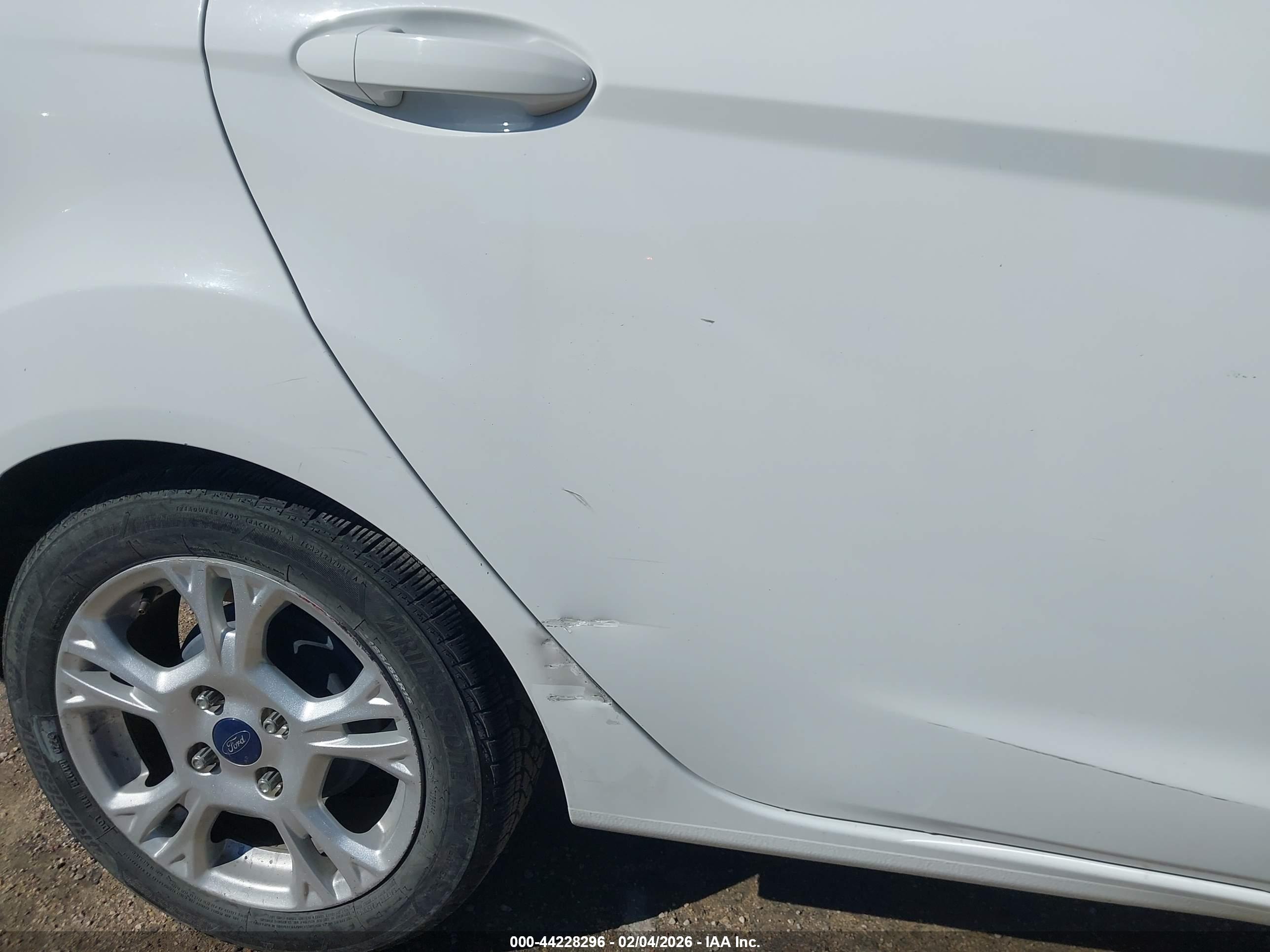 FORD FIESTA image 6