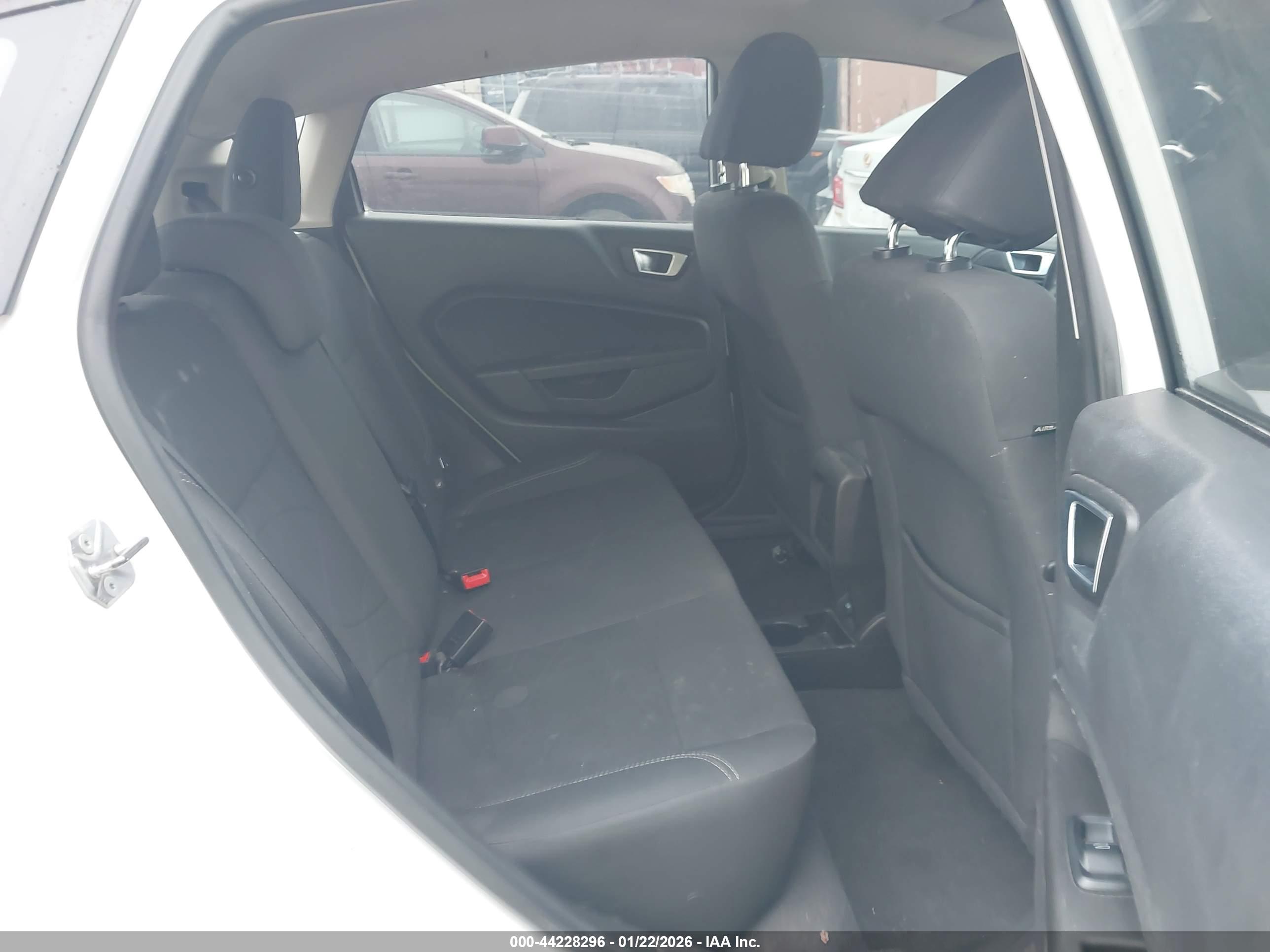 FORD FIESTA image 8