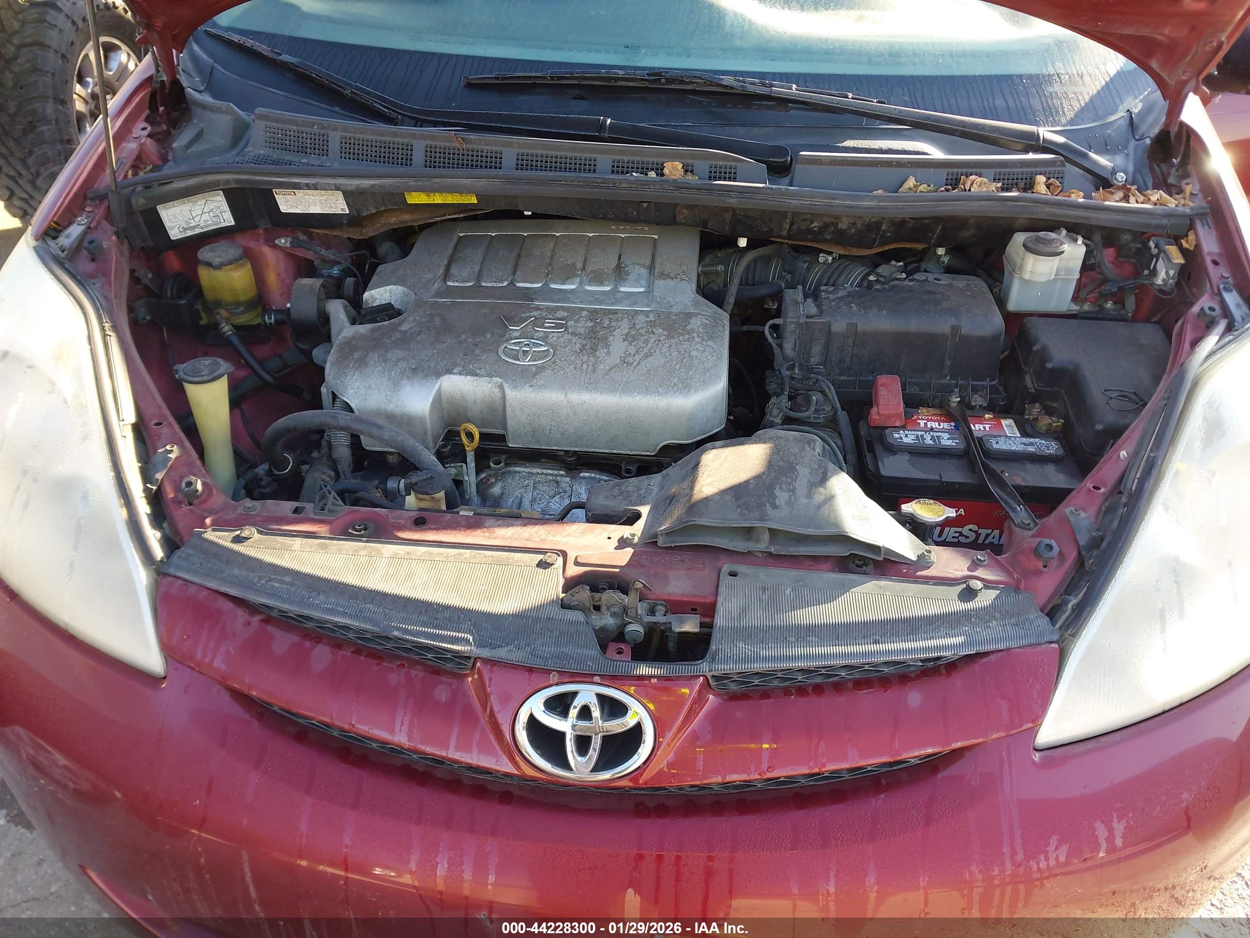 TOYOTA SIENNA image 10