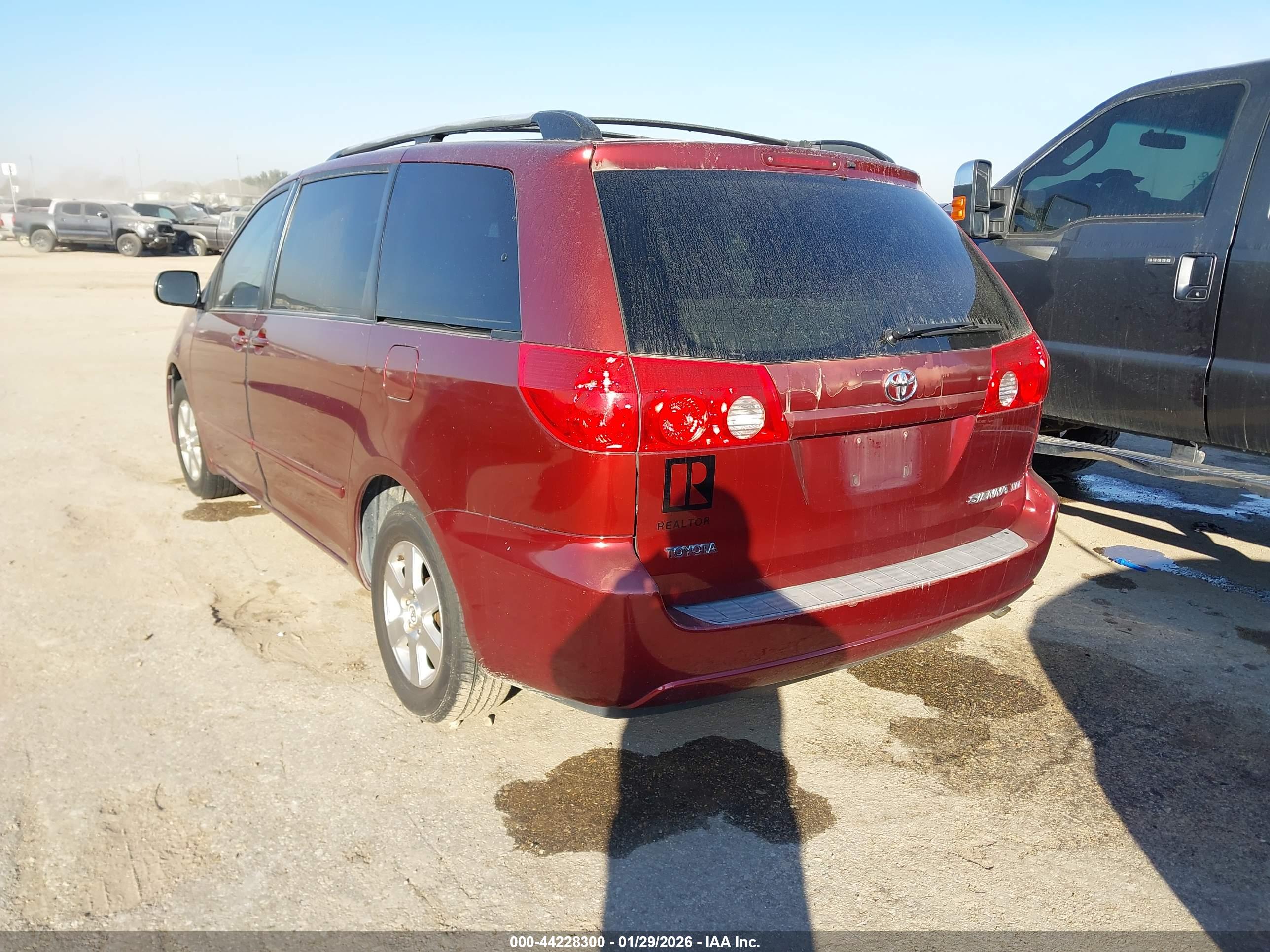 TOYOTA SIENNA image 3