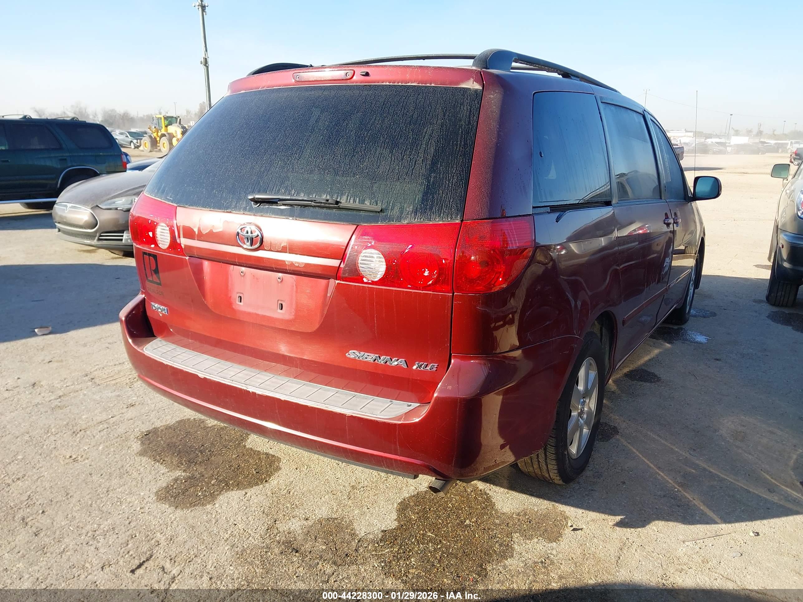 TOYOTA SIENNA image 4