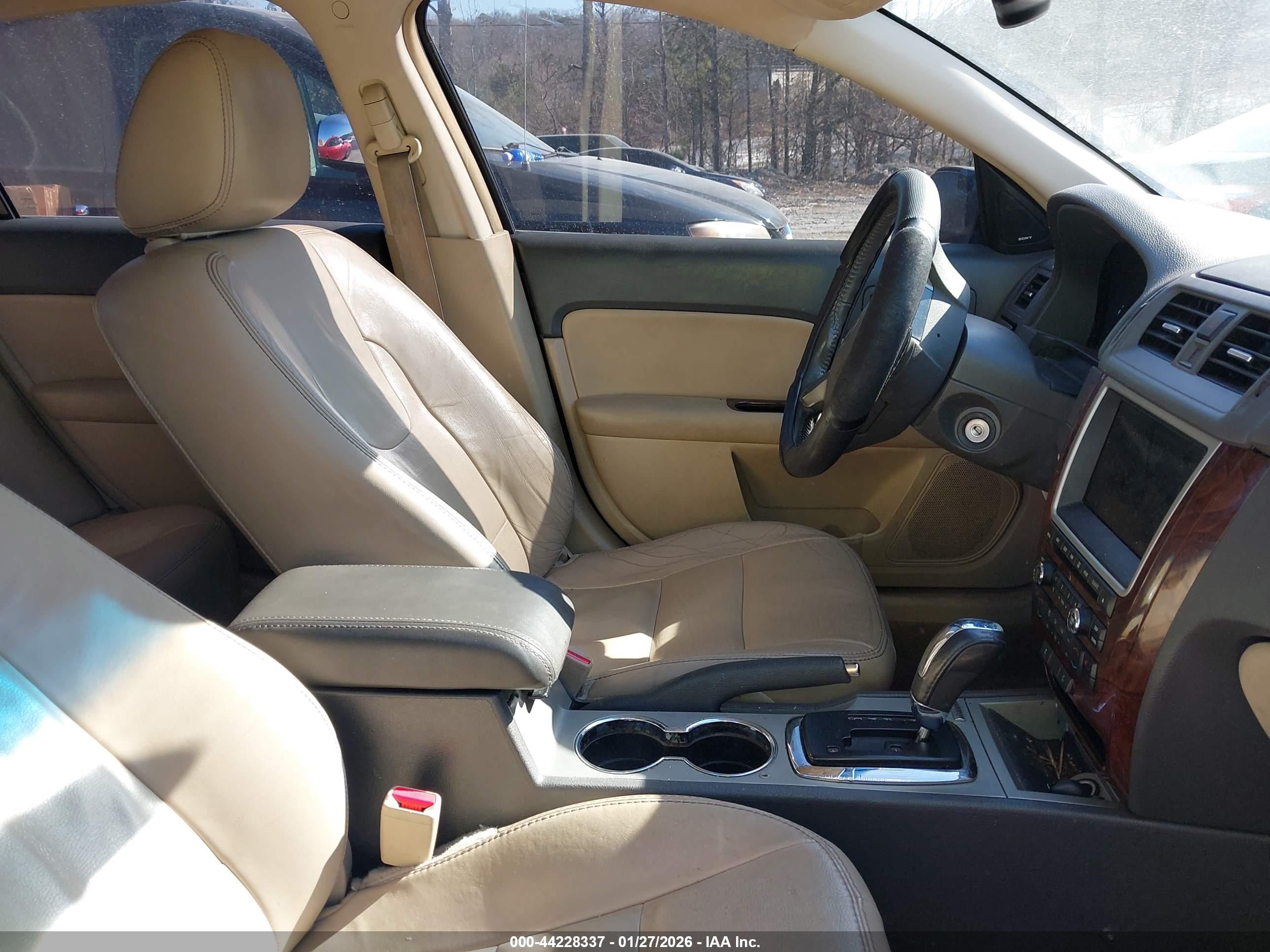 FORD FUSION image 5