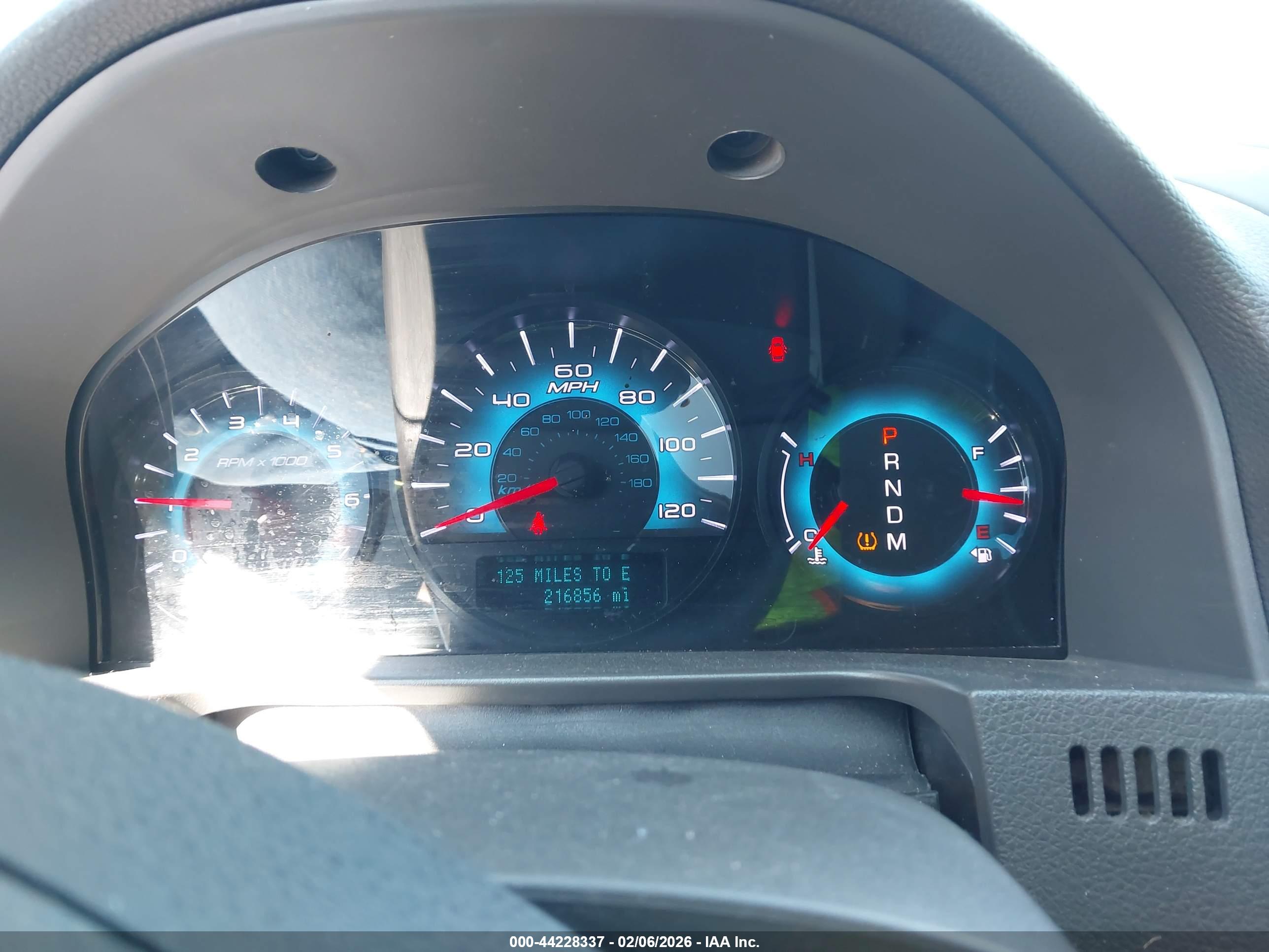 FORD FUSION image 7