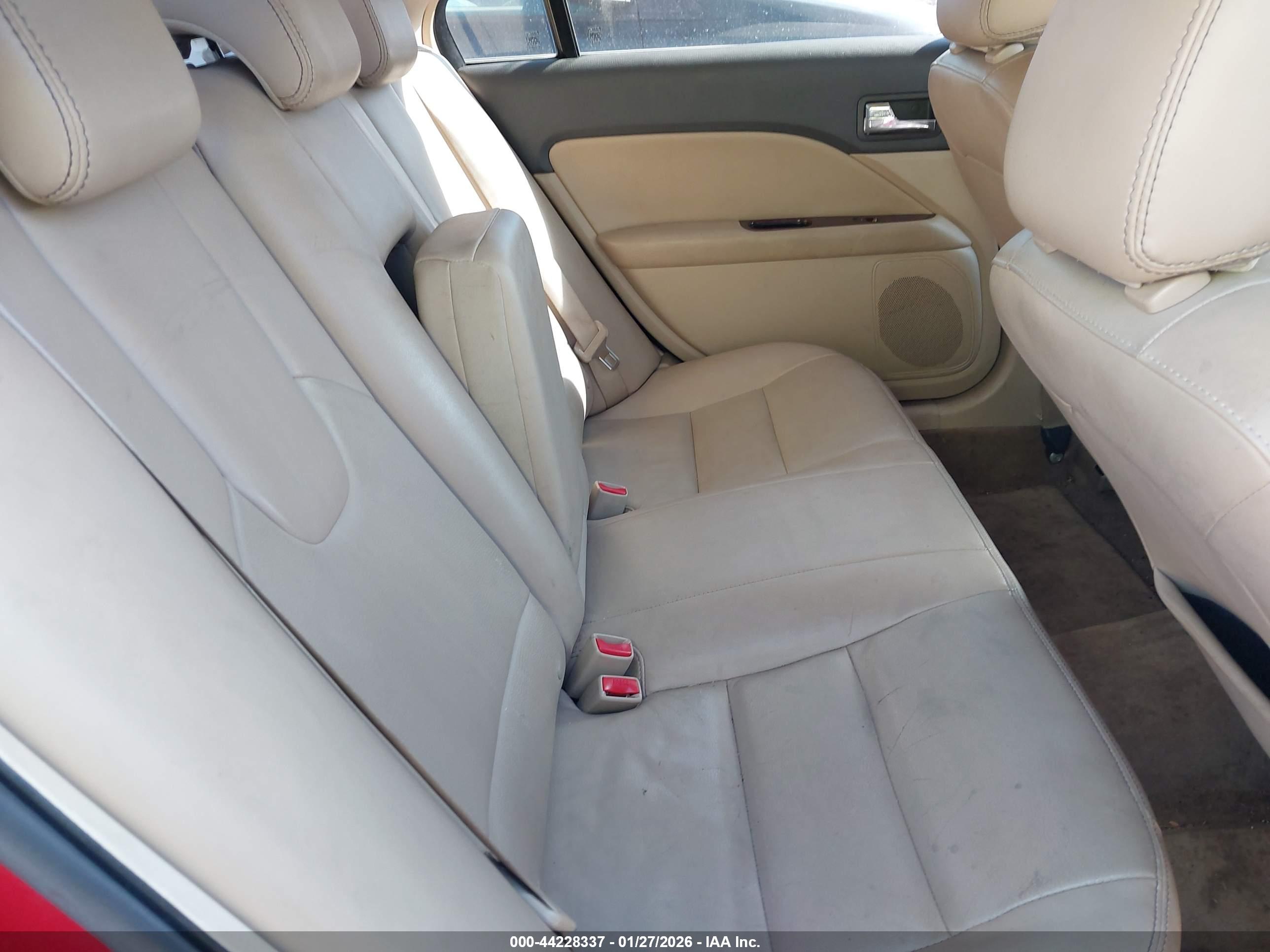 FORD FUSION image 8