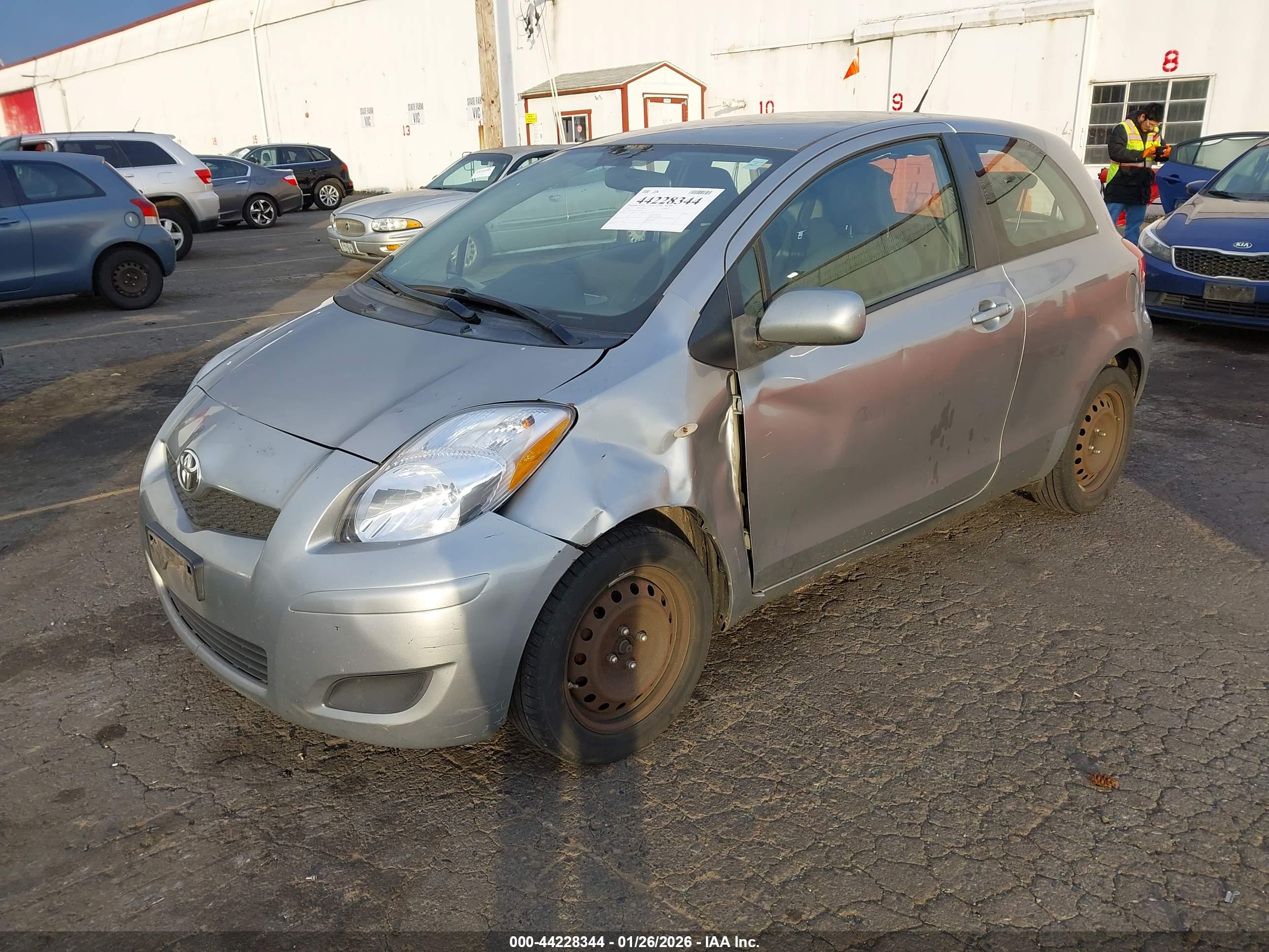 TOYOTA YARIS image 2