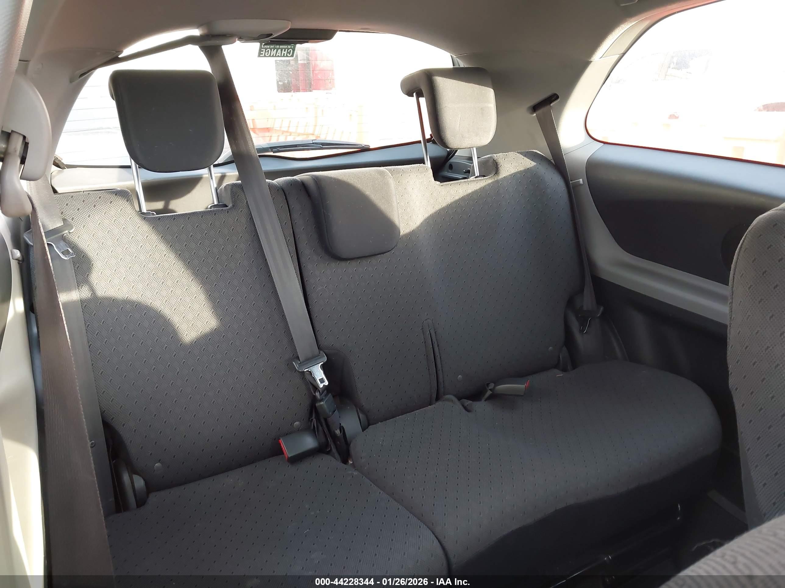 TOYOTA YARIS image 8