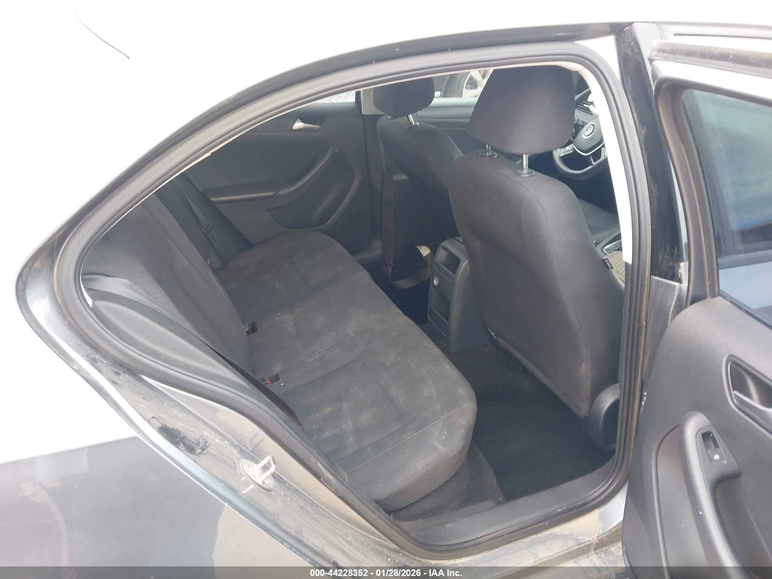 VOLKSWAGEN JETTA image 8