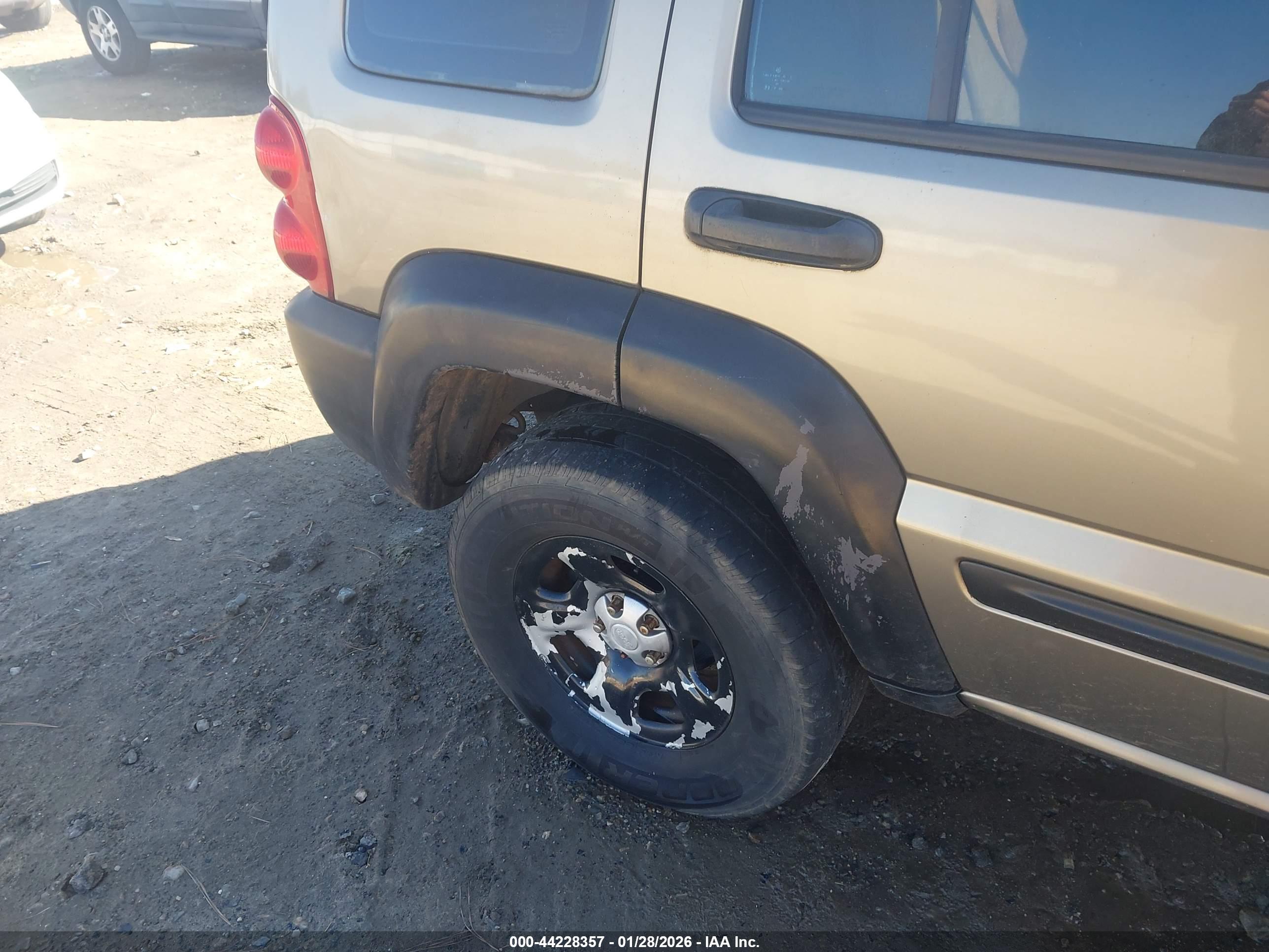 JEEP LIBERTY image 6