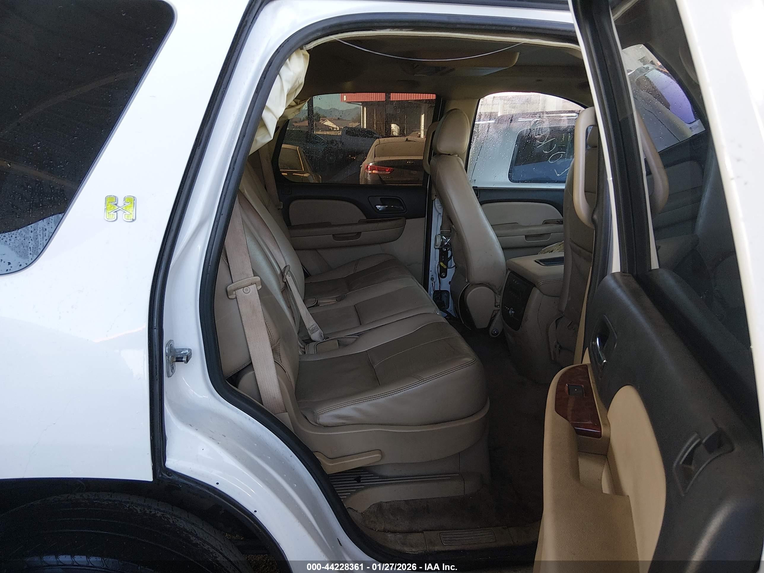CHEVROLET TAHOE image 8