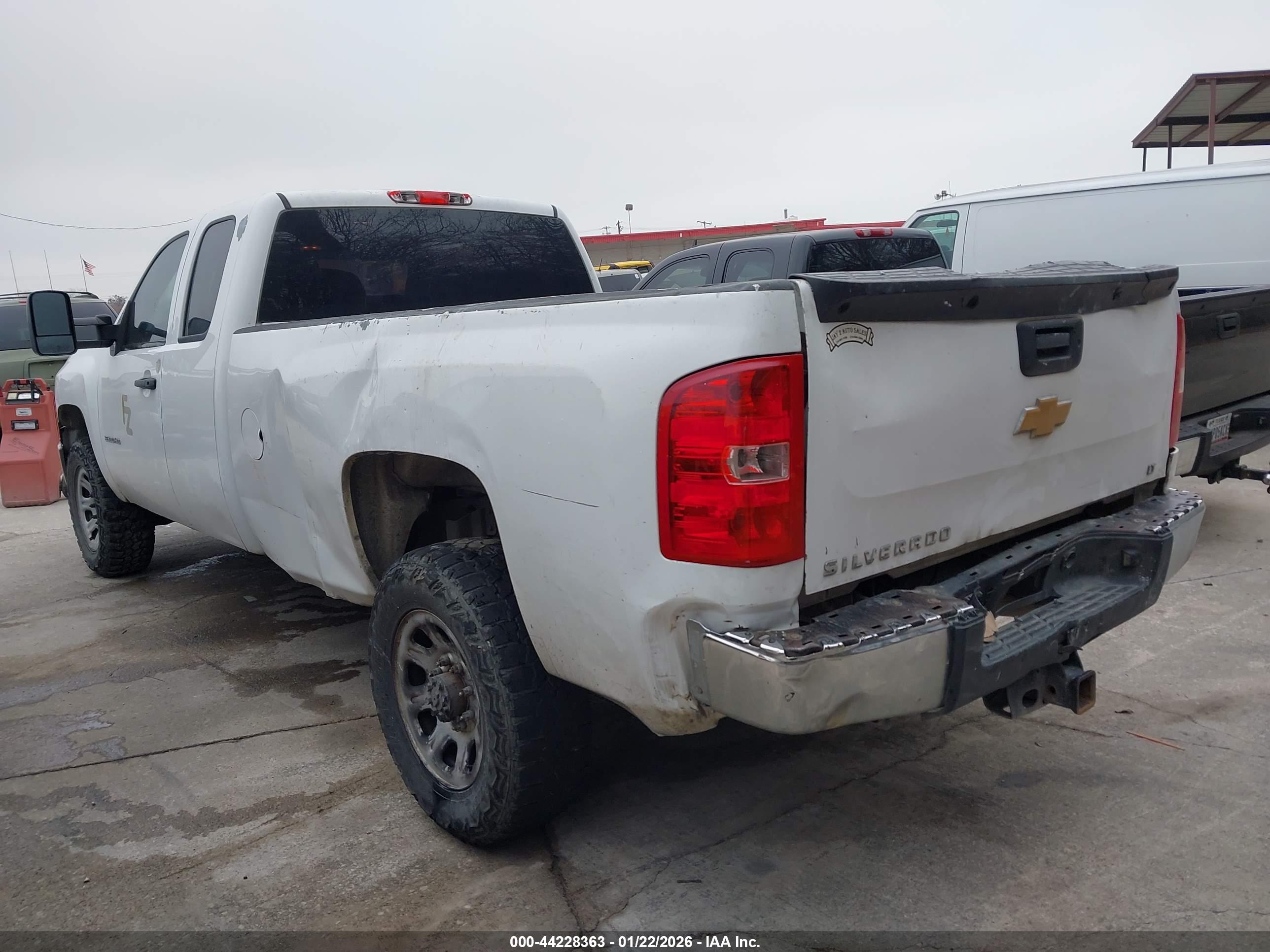CHEVROLET SILVERADO image 3