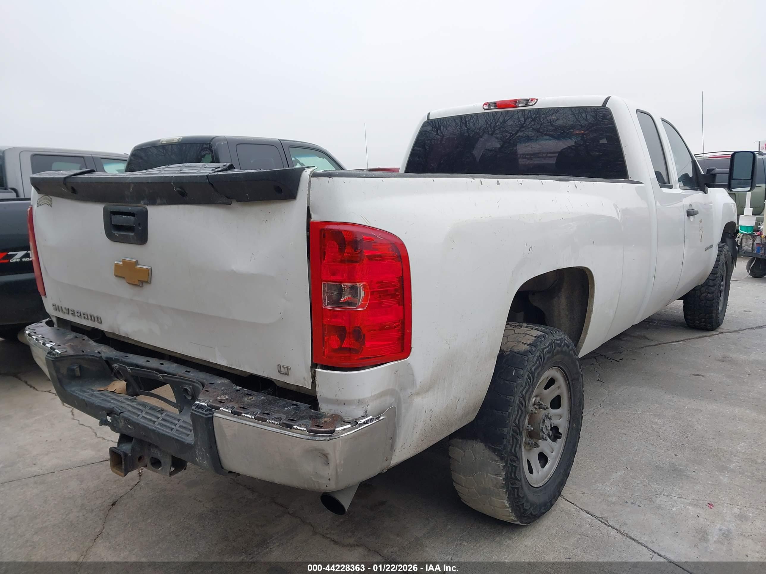 CHEVROLET SILVERADO image 4
