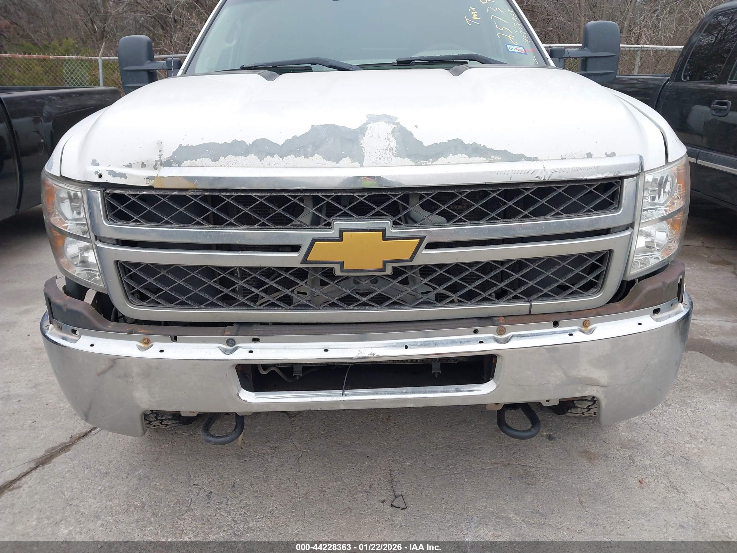 CHEVROLET SILVERADO image 6