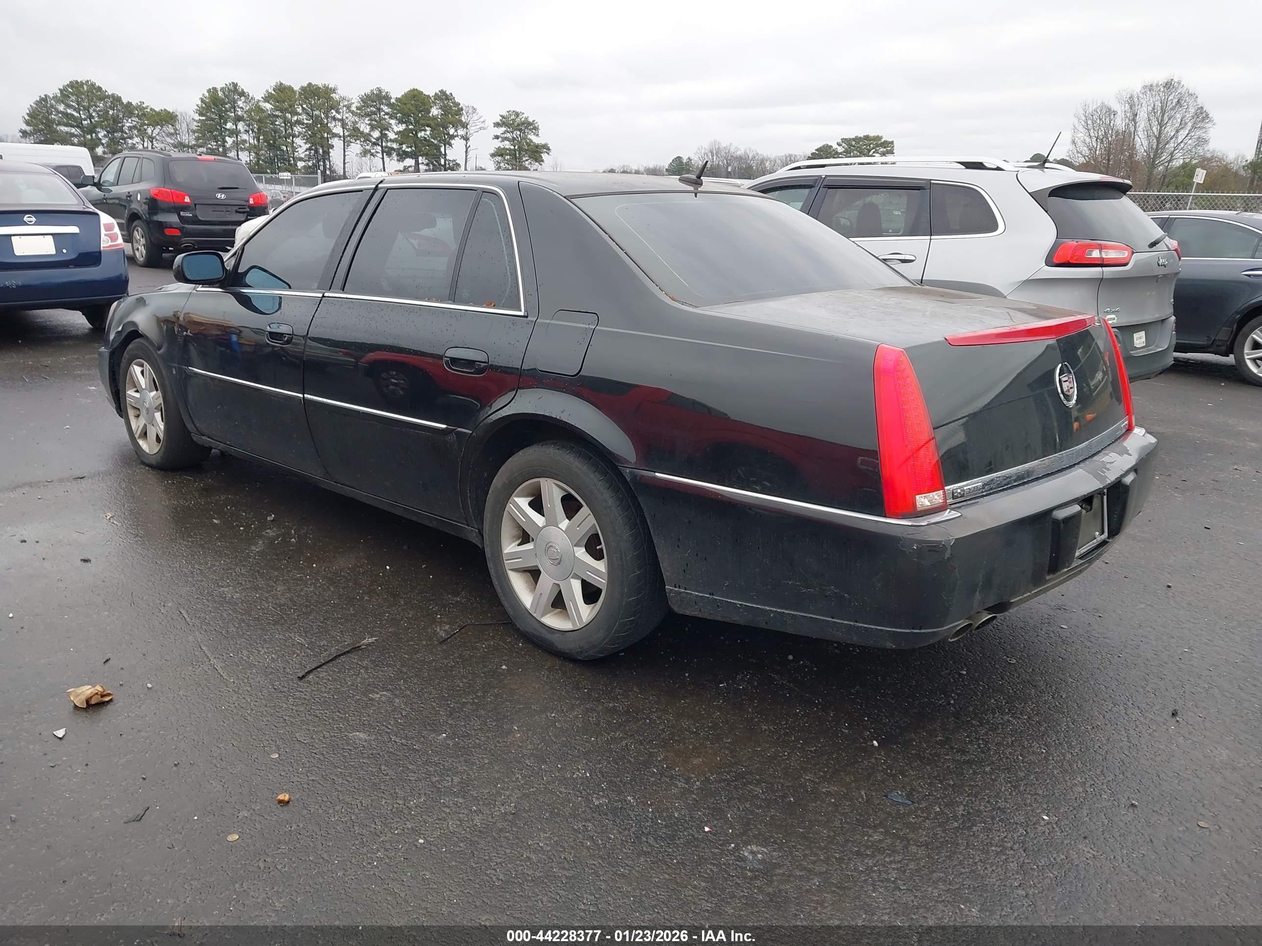 CADILLAC DTS image 3