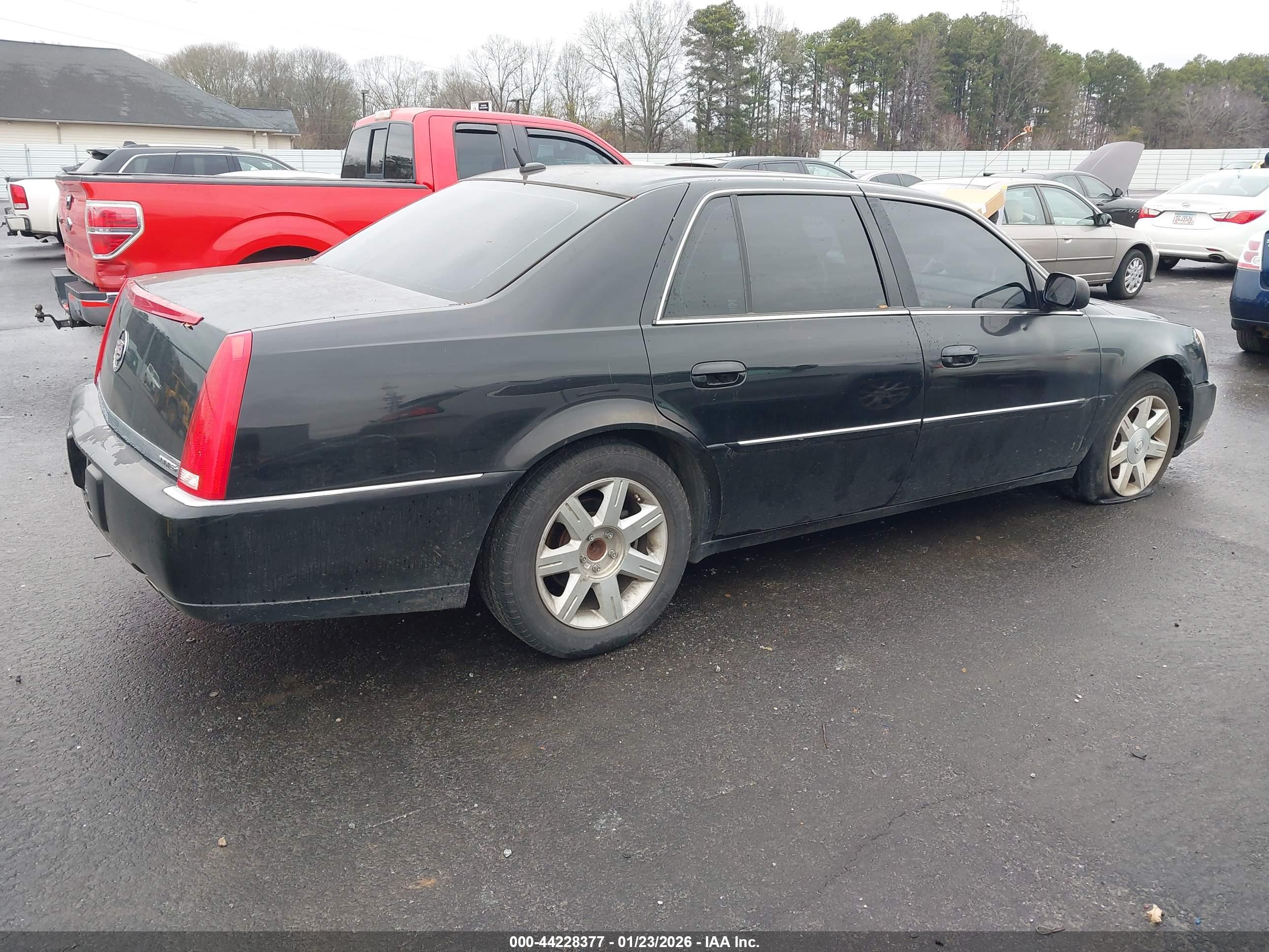 CADILLAC DTS image 4