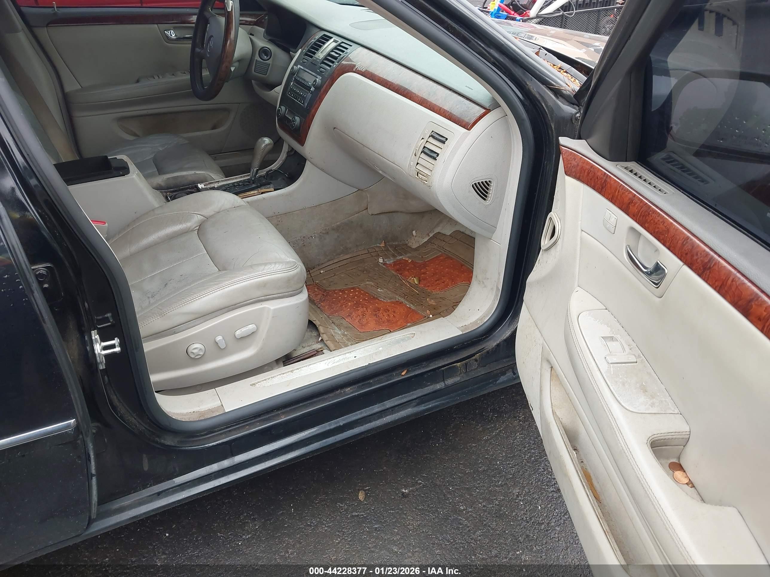 CADILLAC DTS image 5