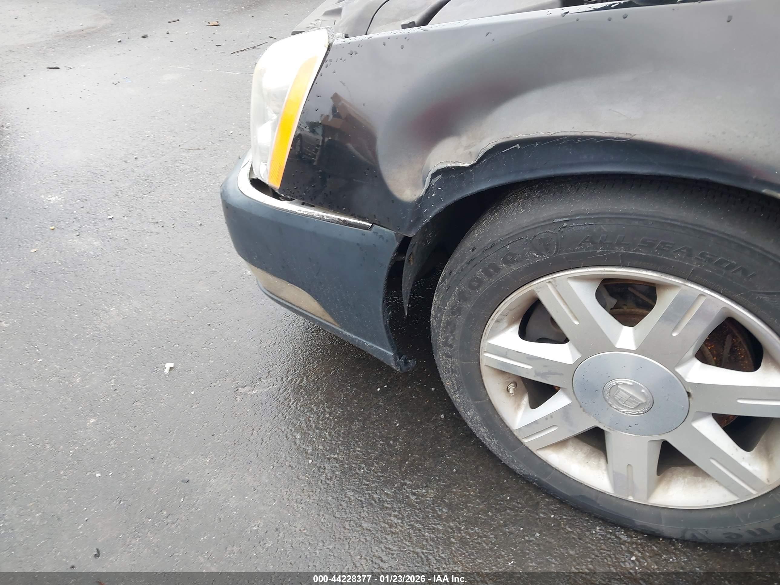 CADILLAC DTS image 6