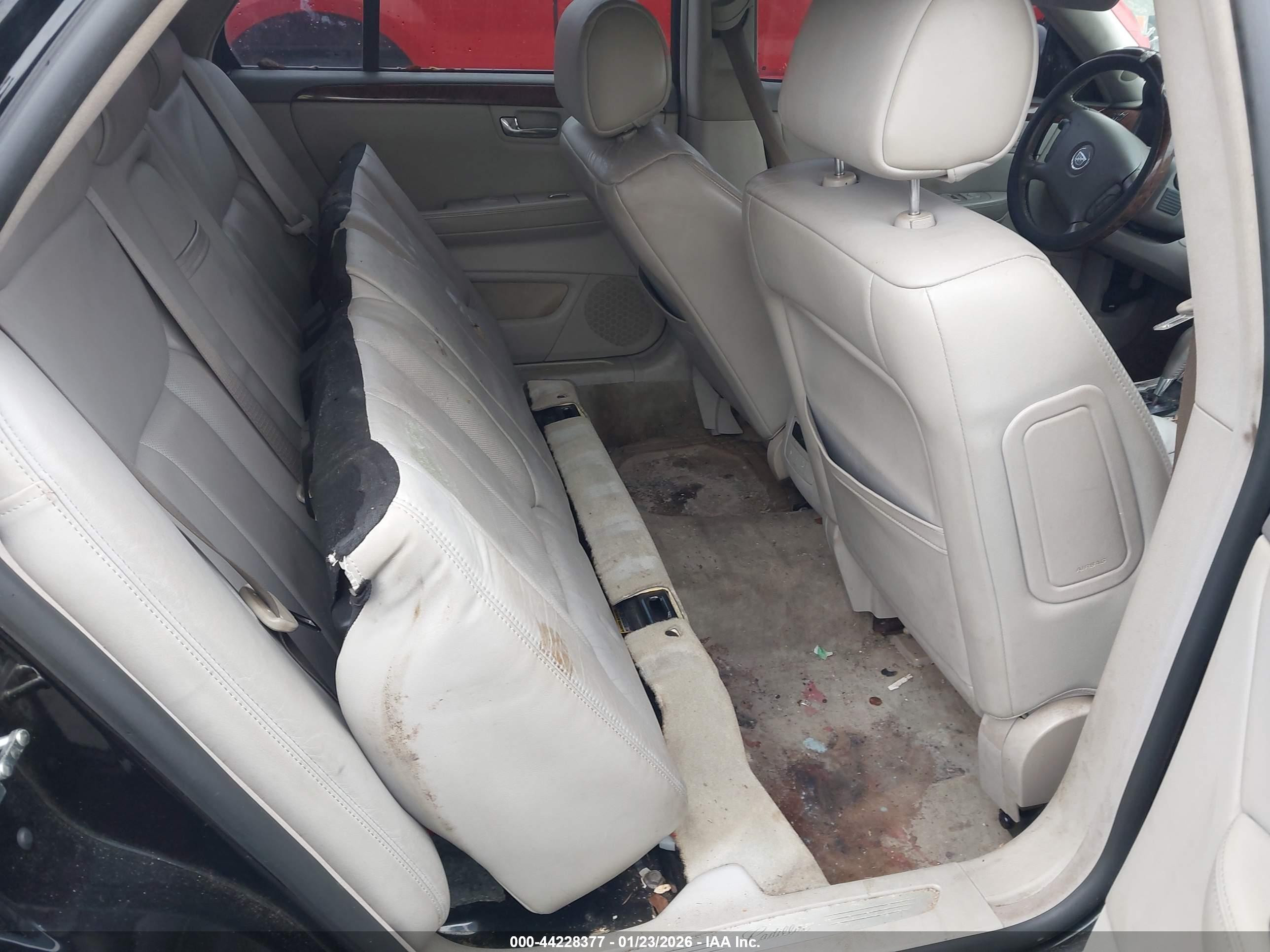 CADILLAC DTS image 8