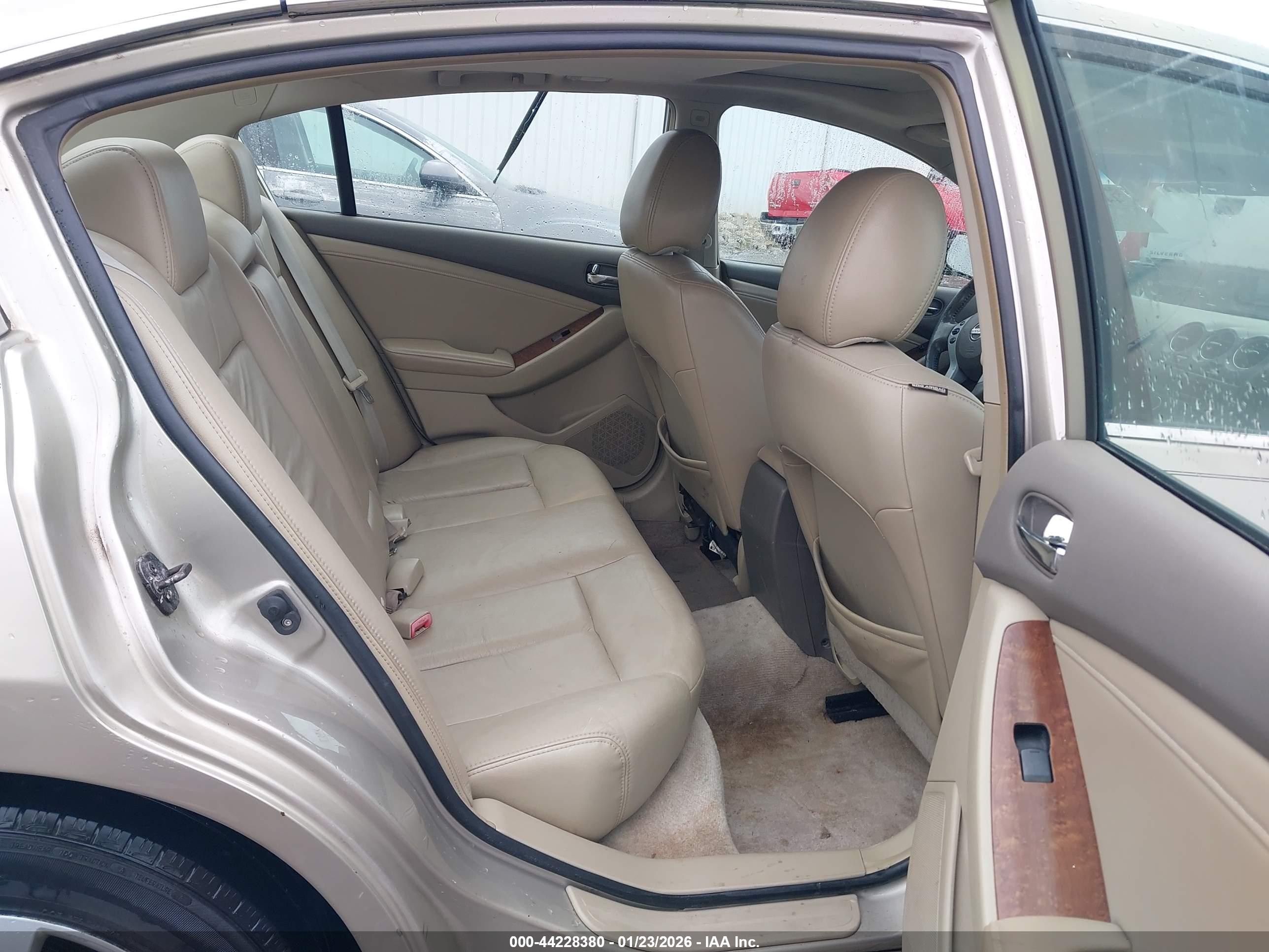 NISSAN ALTIMA image 8