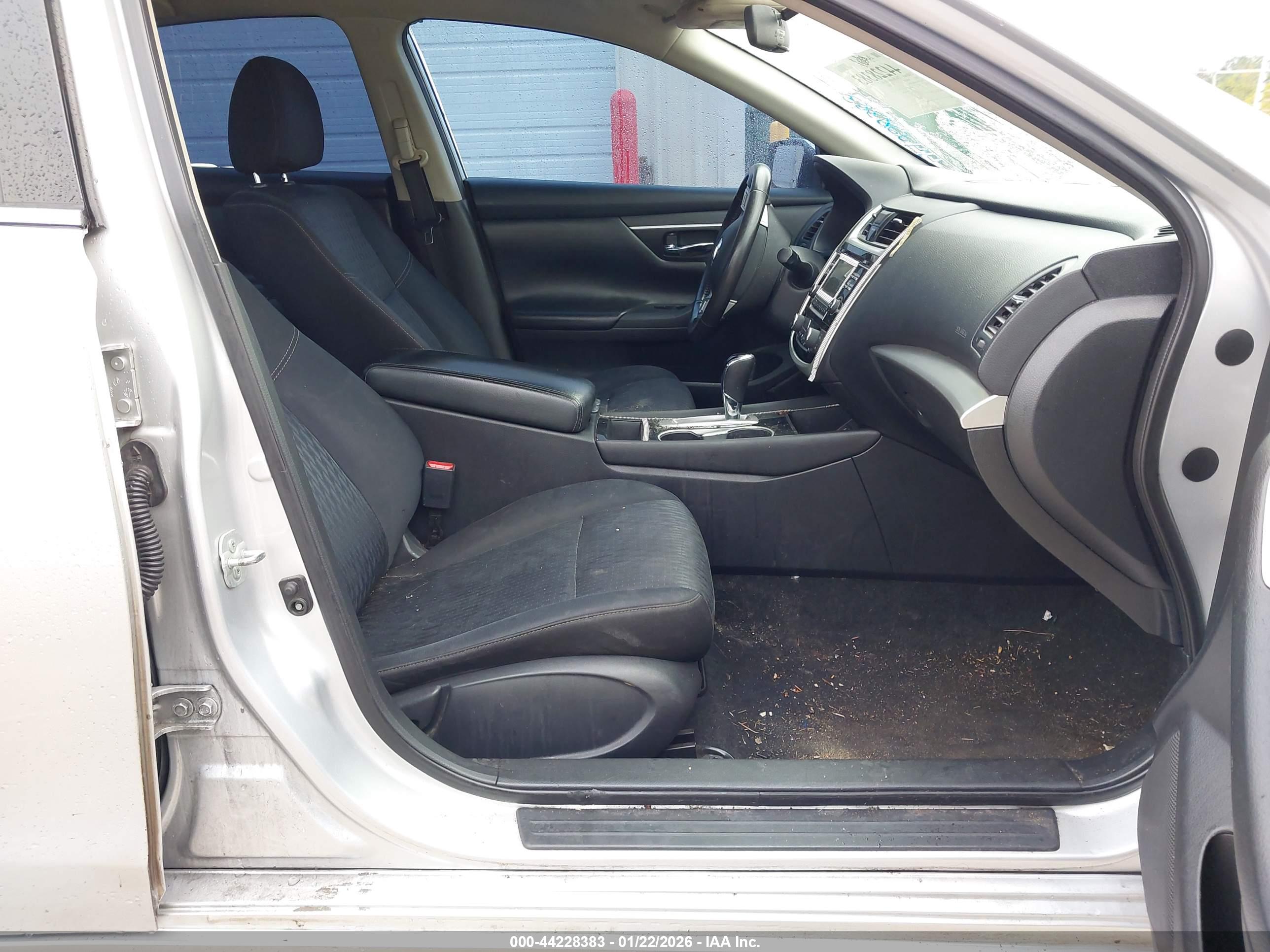 NISSAN ALTIMA image 5