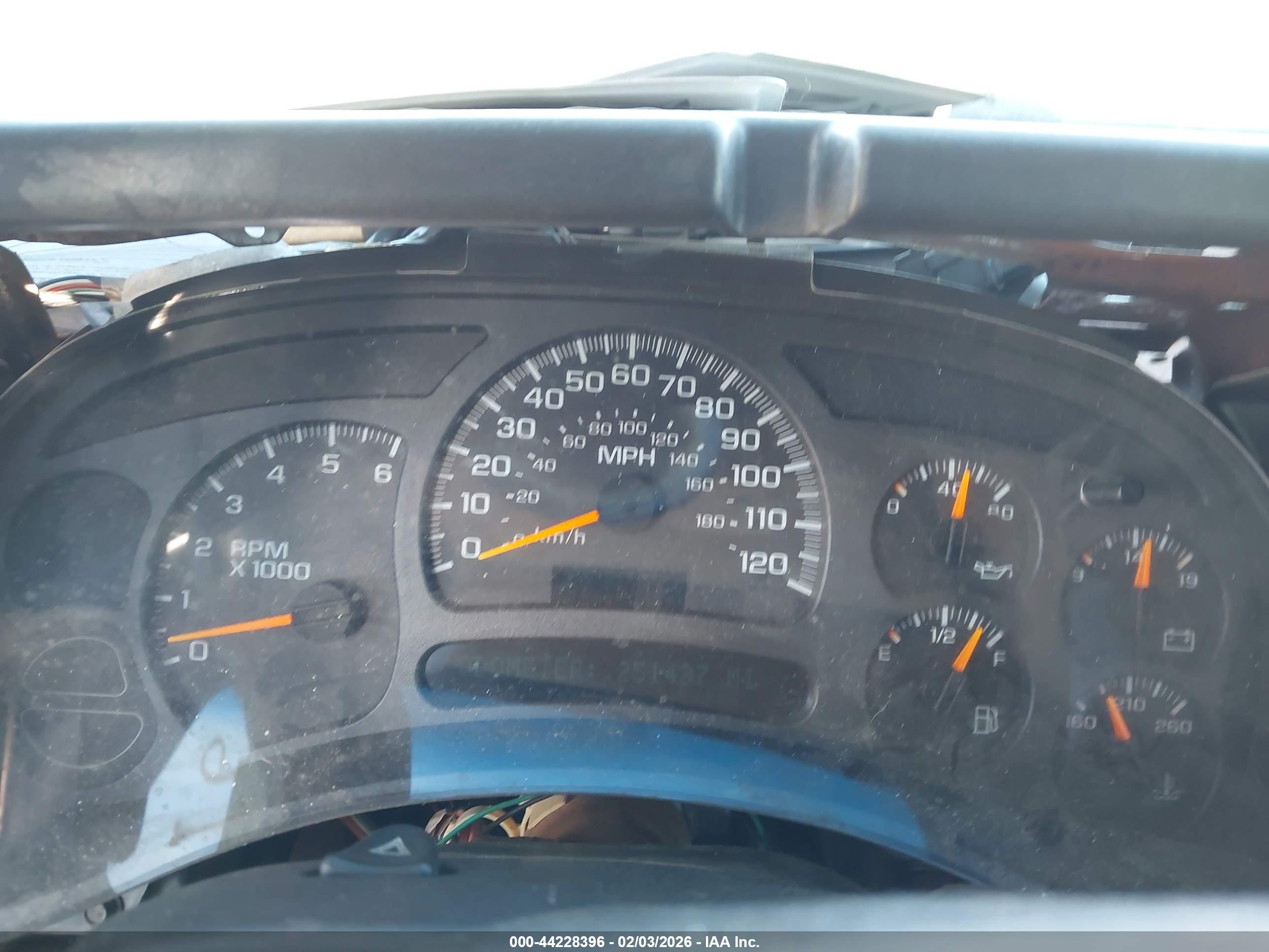 CHEVROLET SILVERADO image 7